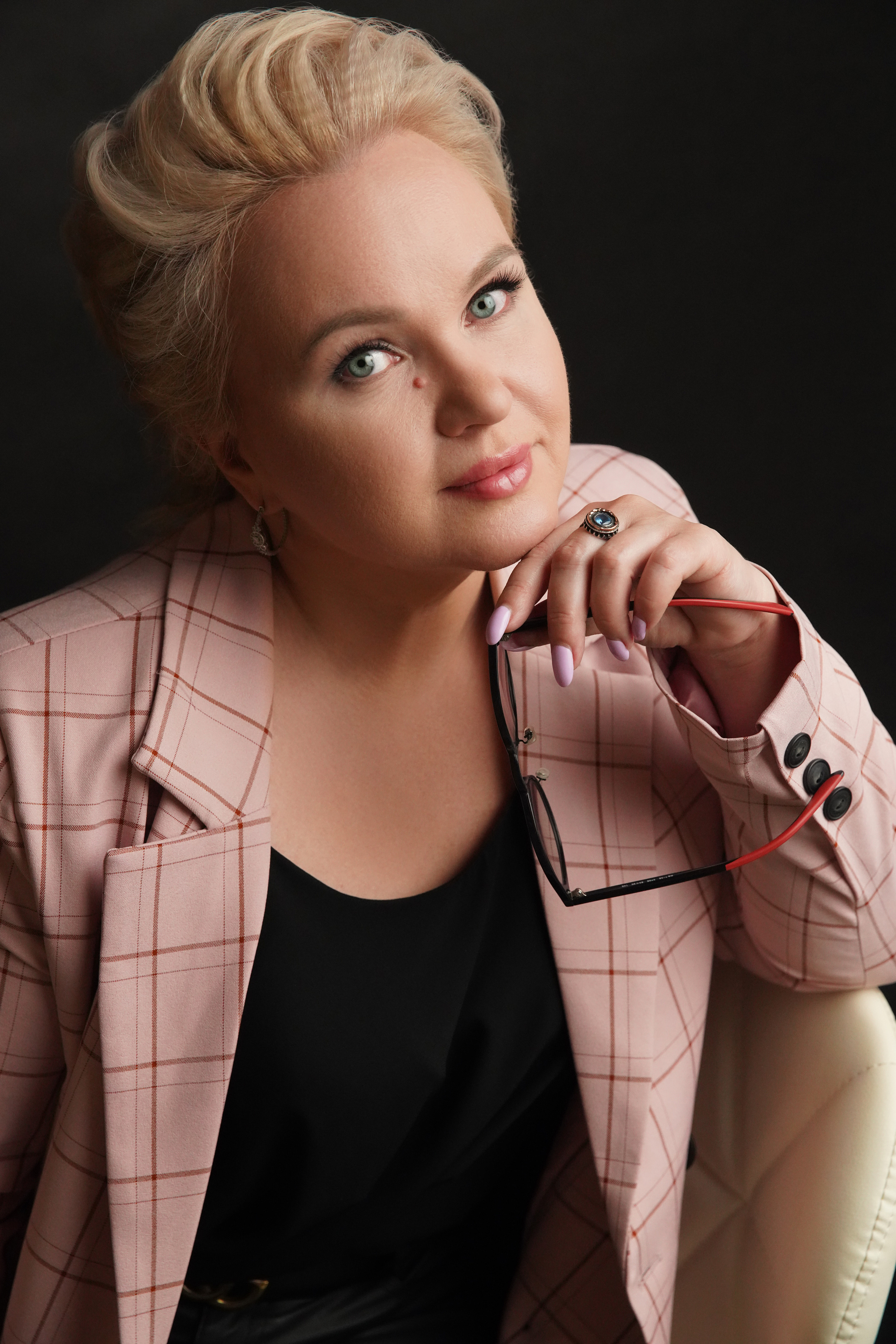 Женский портрет. Фотограф новорожденных. Семейный и детский фотограф в городе Сургуте