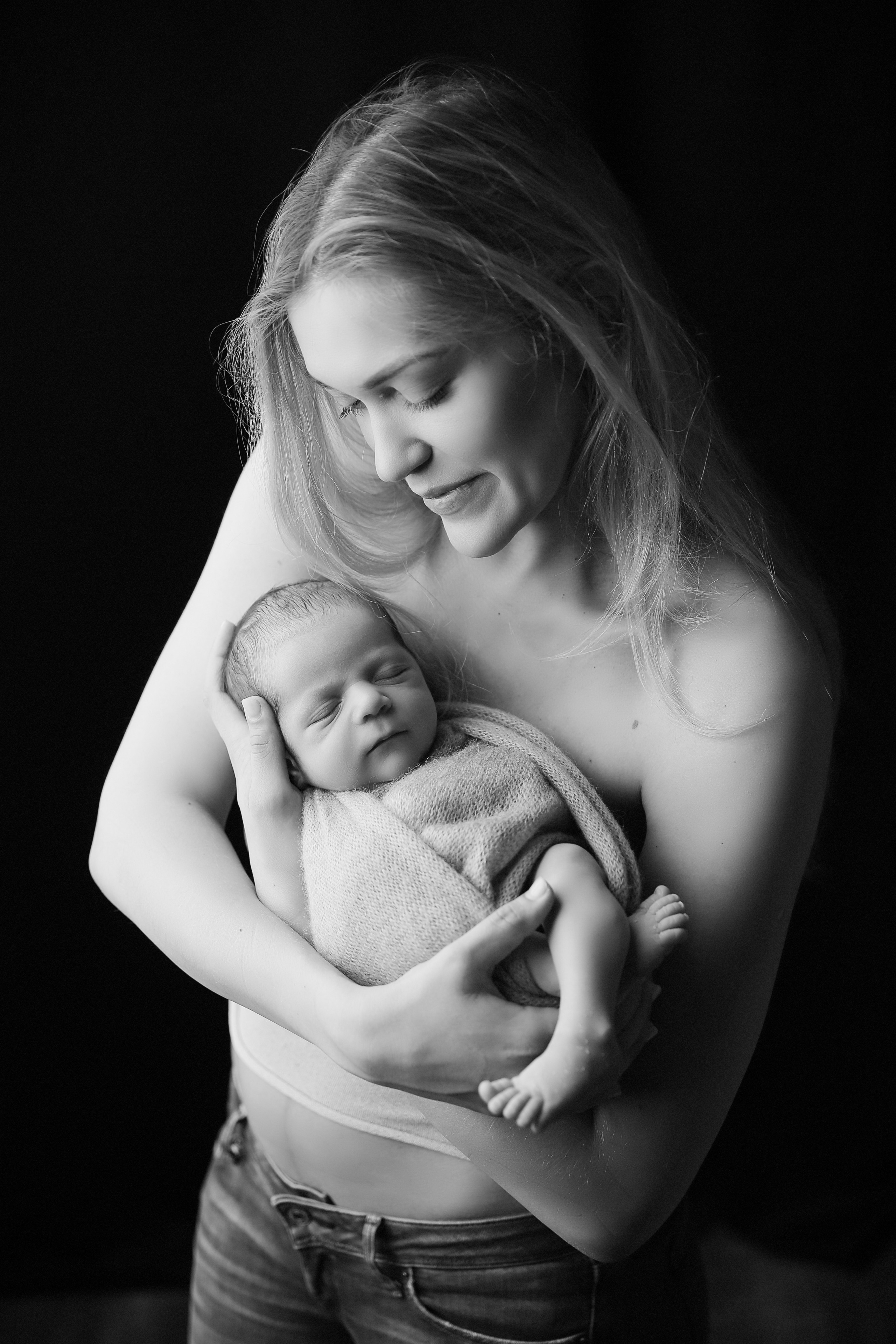 Newborn ЧБ. Фотограф новорожденных. Семейный и детский фотограф в городе Сургуте