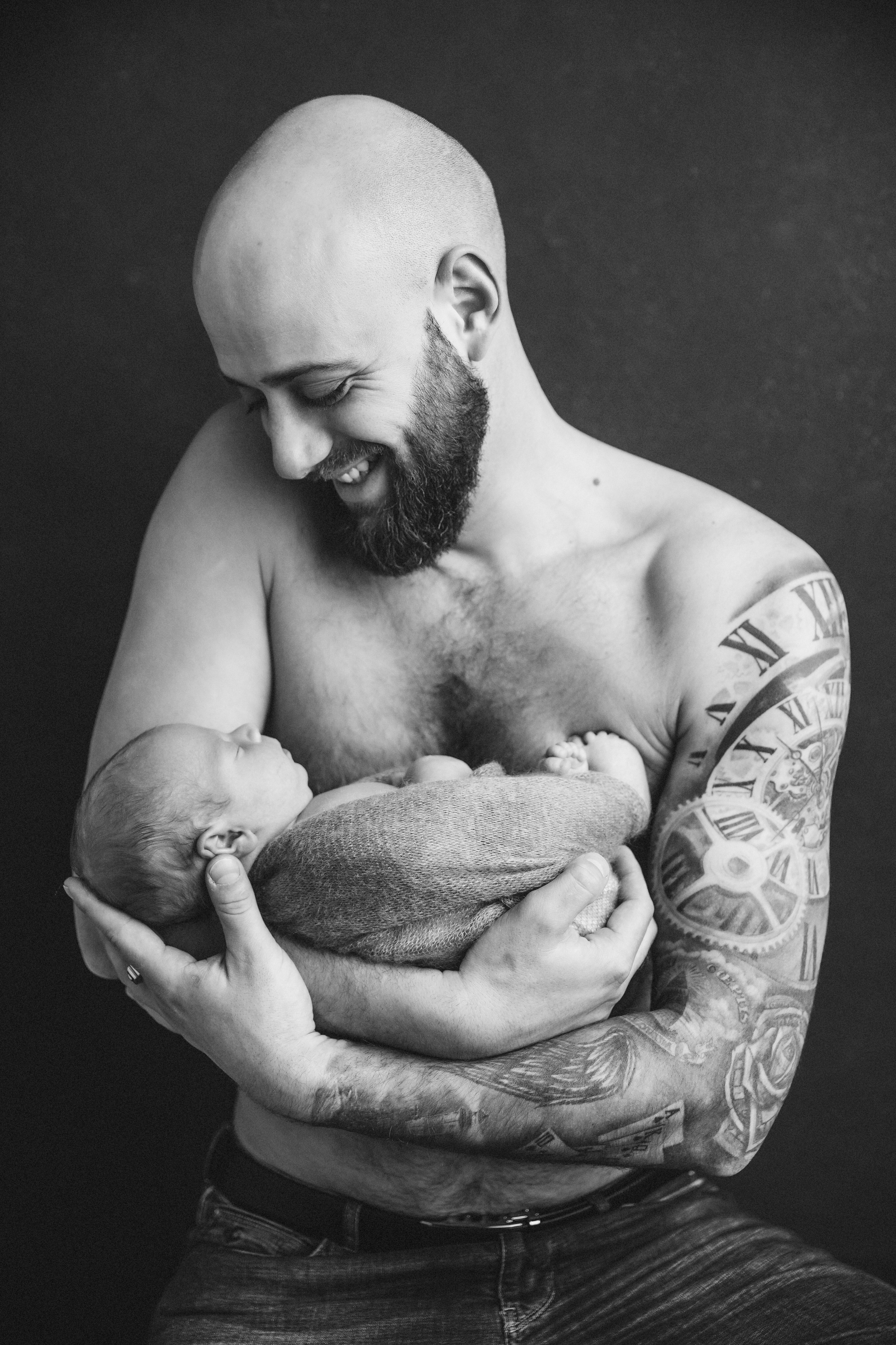 Newborn ЧБ. Фотограф новорожденных. Семейный и детский фотограф в городе Сургуте