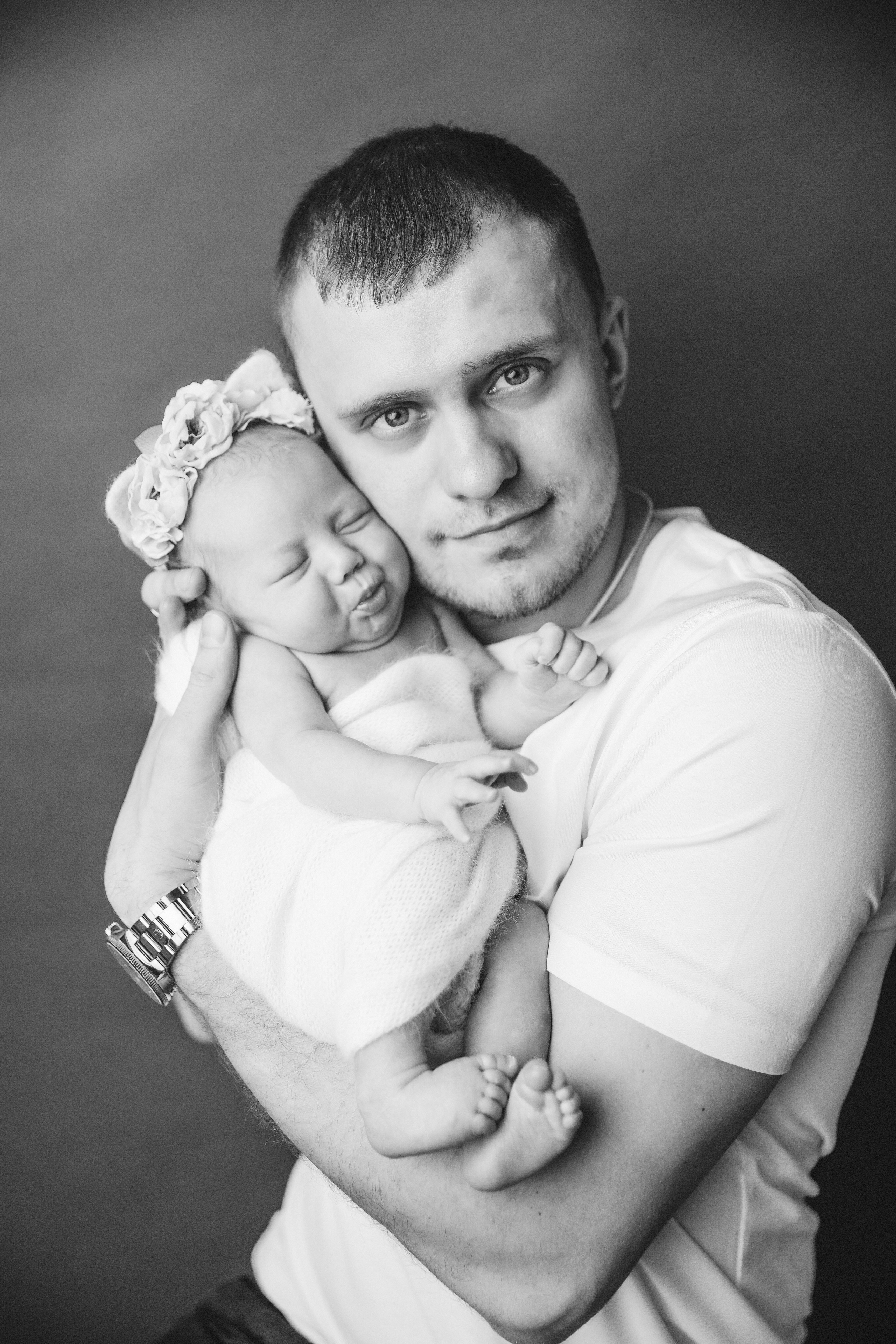 Newborn ЧБ. Фотограф новорожденных. Семейный и детский фотограф в городе Сургуте