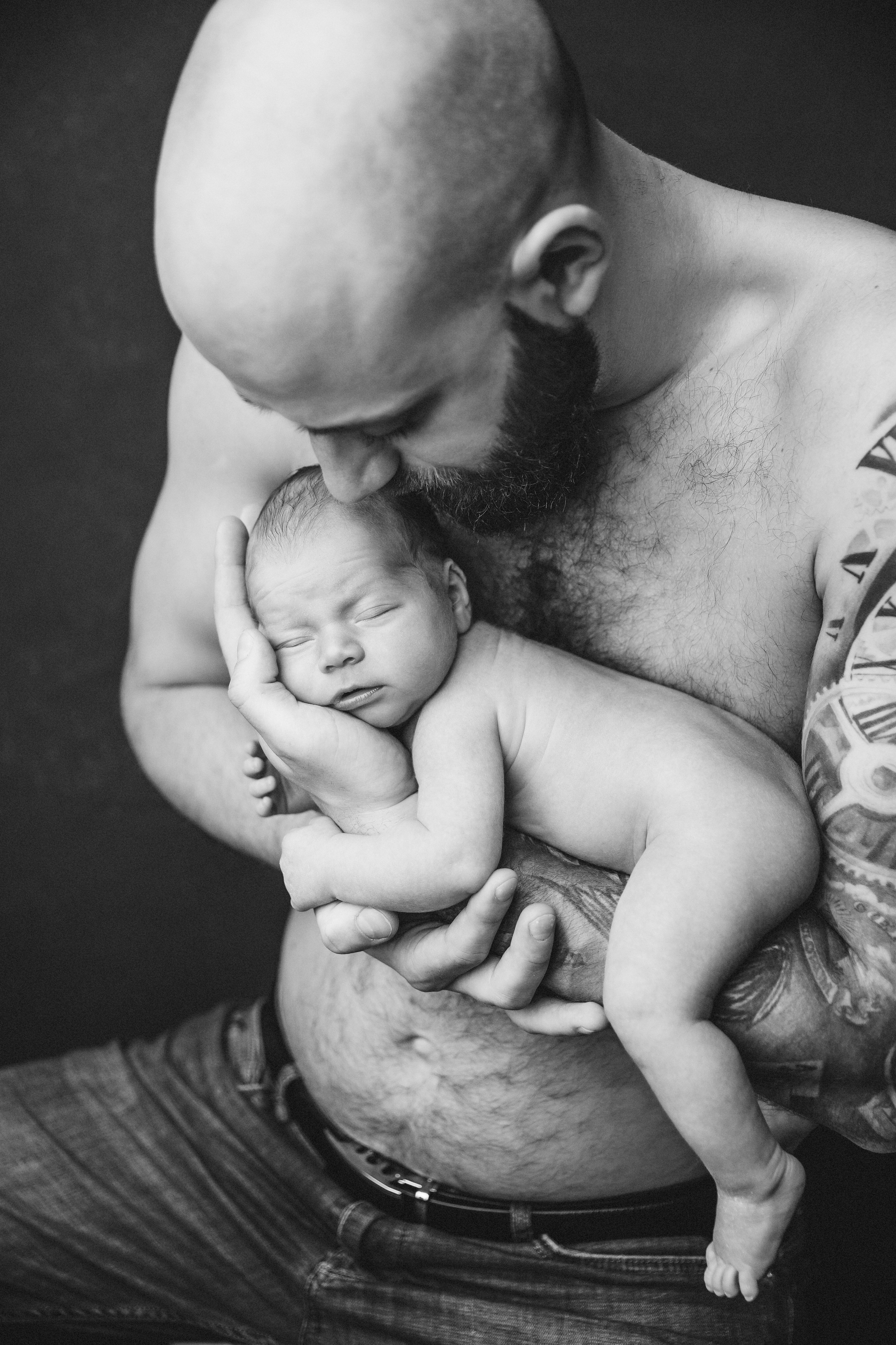 Newborn ЧБ. Фотограф новорожденных. Семейный и детский фотограф в городе Сургуте