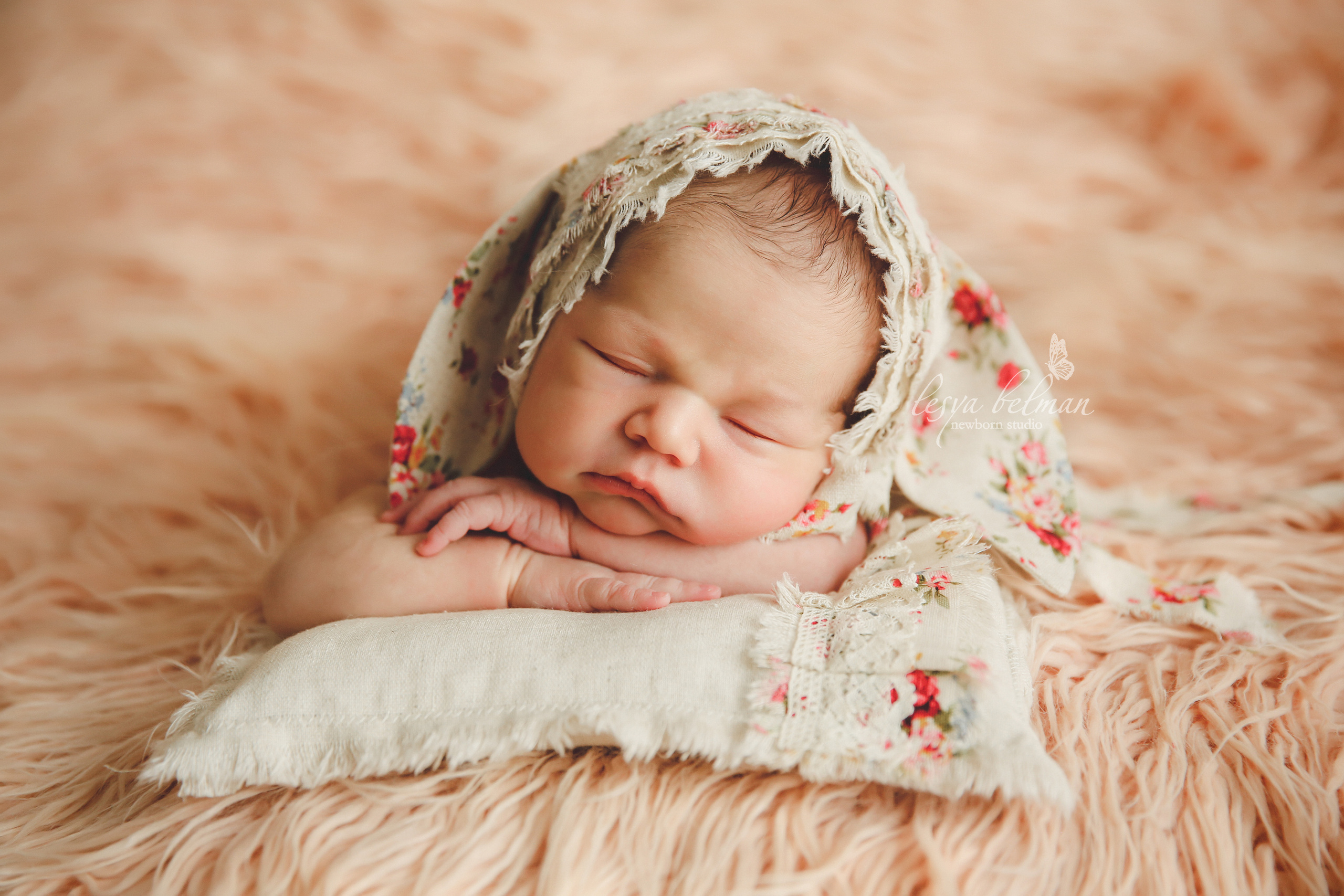 Newborm начало. Фотограф новорожденных. Семейный и детский фотограф в городе Сургуте