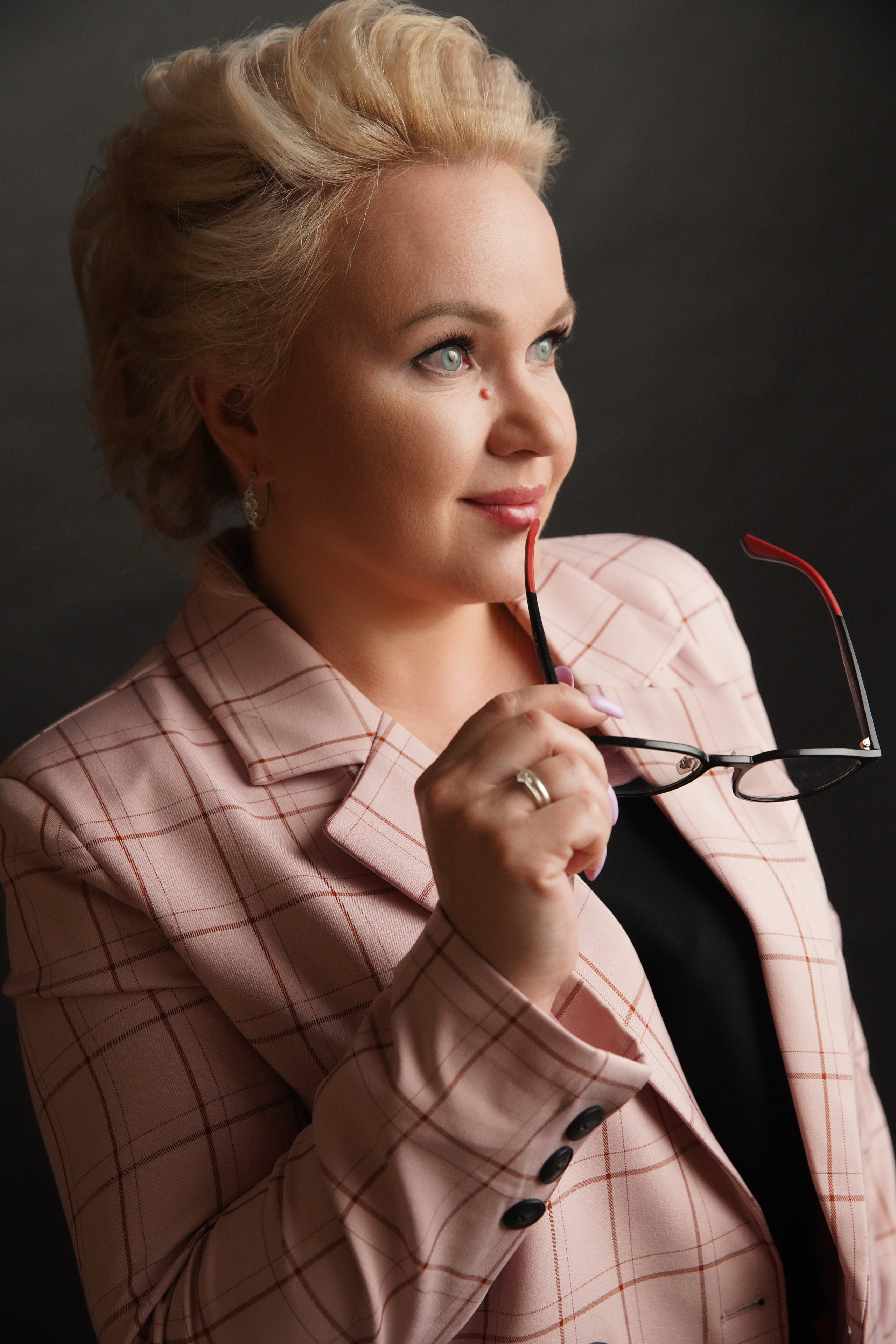 Женский портрет. Фотограф новорожденных. Семейный и детский фотограф в городе Сургуте