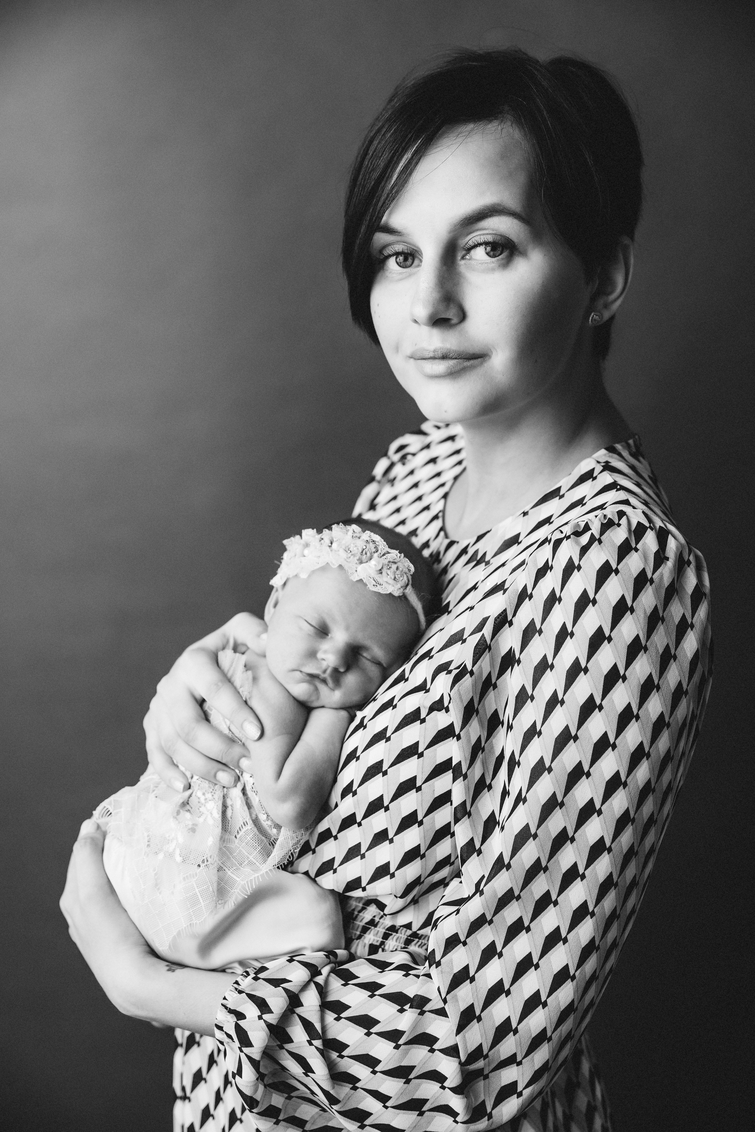 Newborn ЧБ. Фотограф новорожденных. Семейный и детский фотограф в городе Сургуте