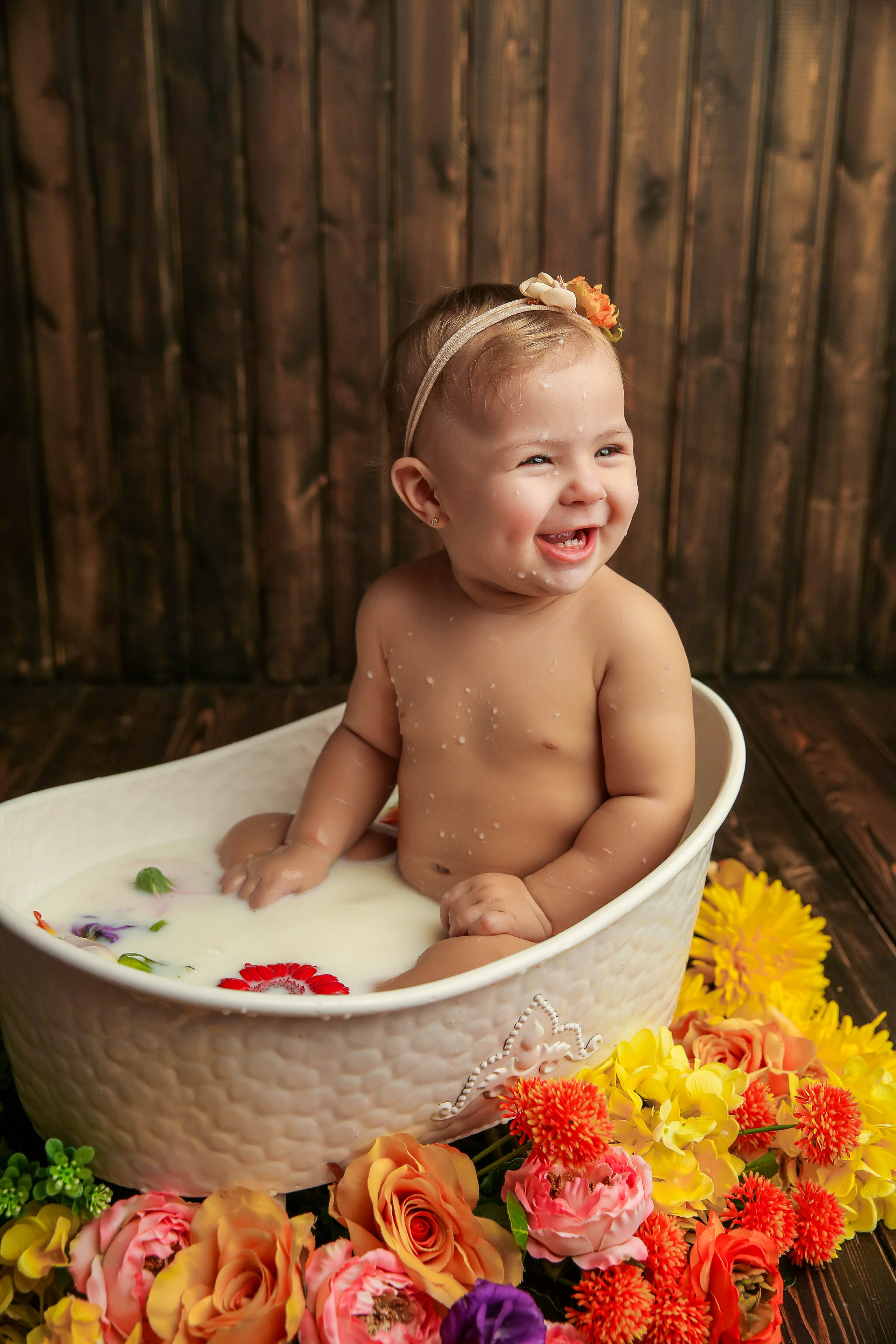 Ванночка девочки. Фотограф новорожденных. Семейный и детский фотограф в городе Сургуте