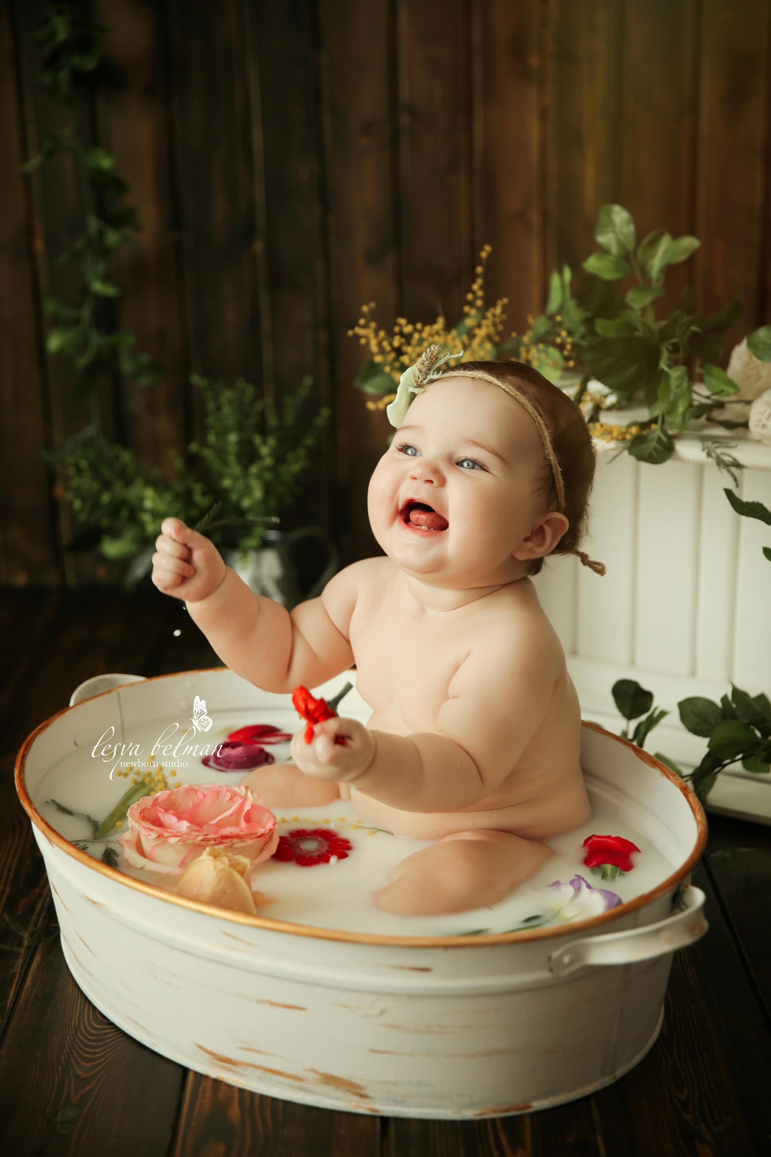 Ванночка девочки. Фотограф новорожденных. Семейный и детский фотограф в городе Сургуте