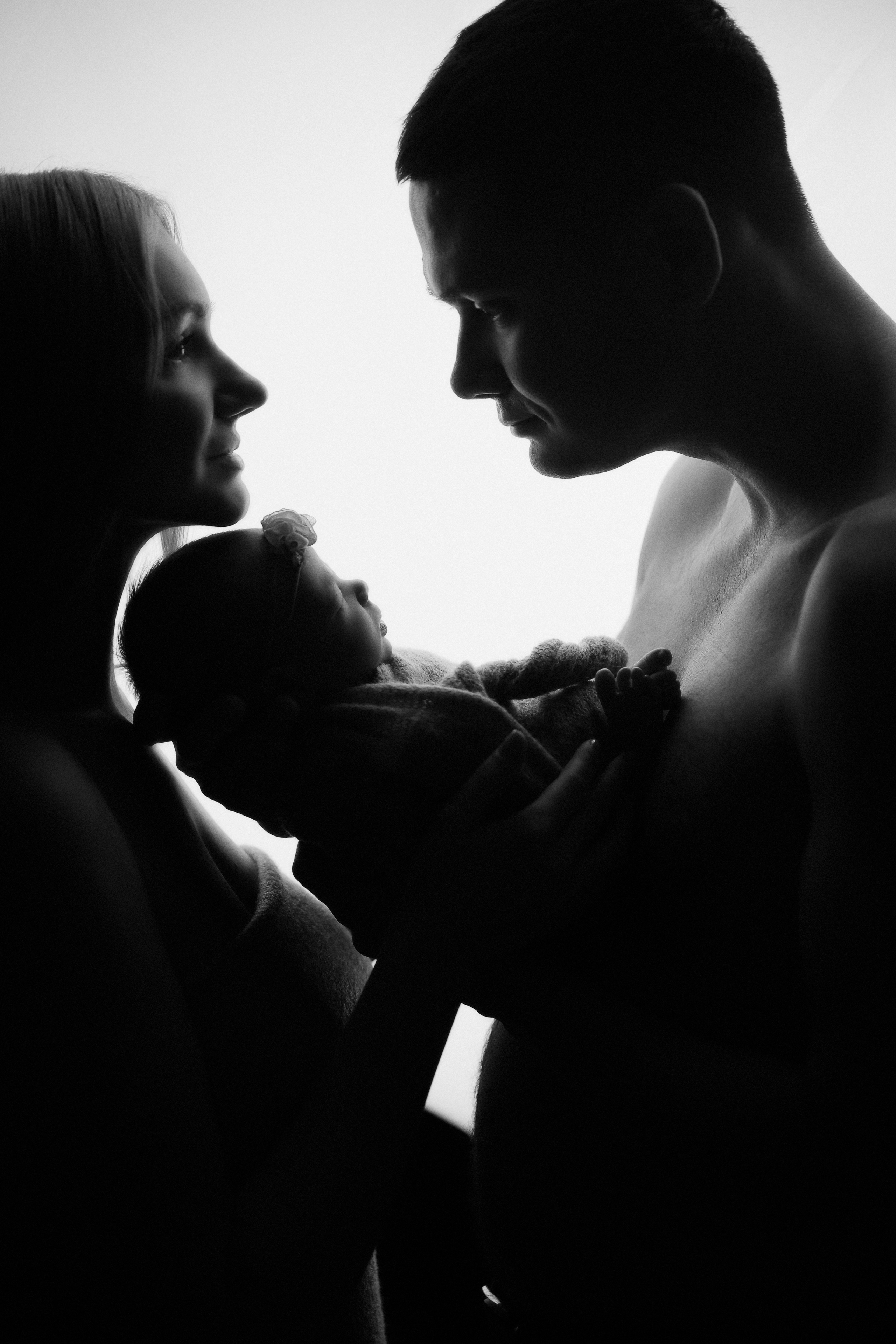 Newborn ЧБ. Фотограф новорожденных. Семейный и детский фотограф в городе Сургуте