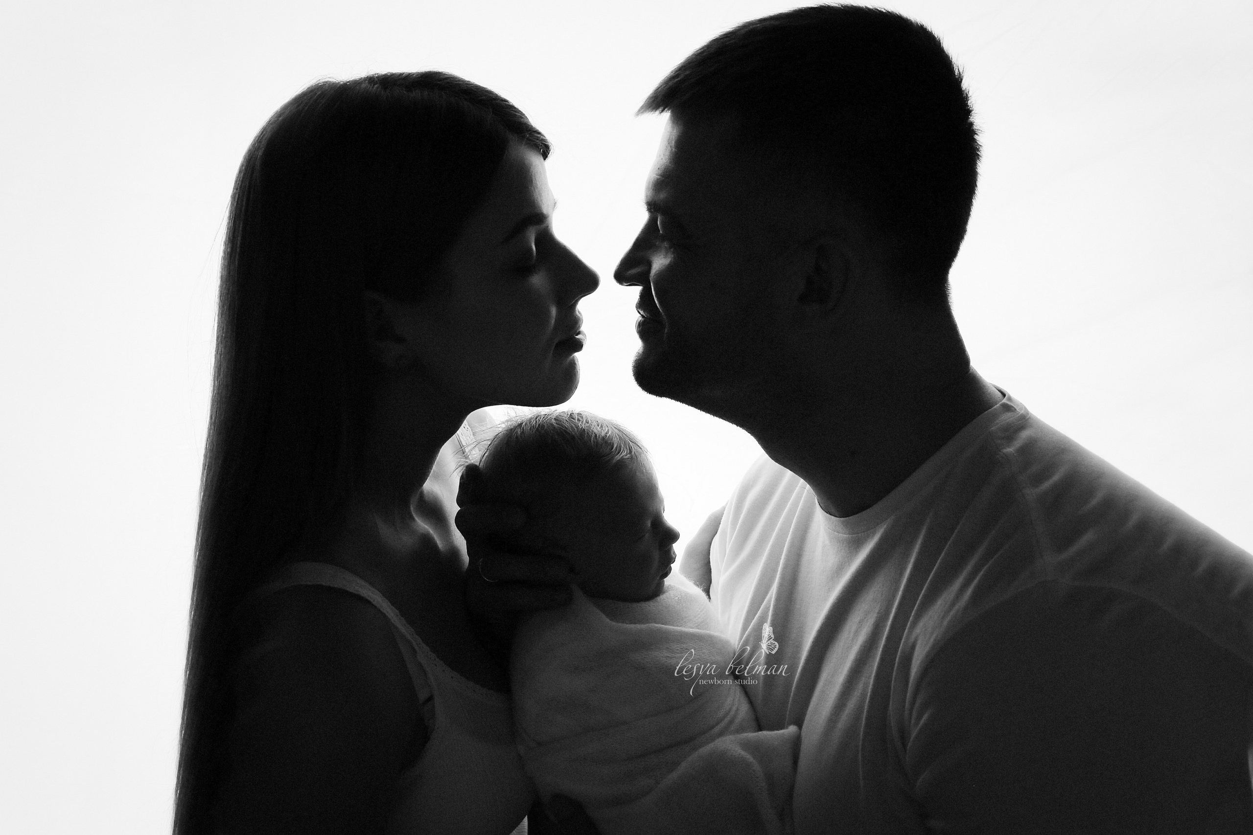 Newborn ЧБ. Фотограф новорожденных. Семейный и детский фотограф в городе Сургуте