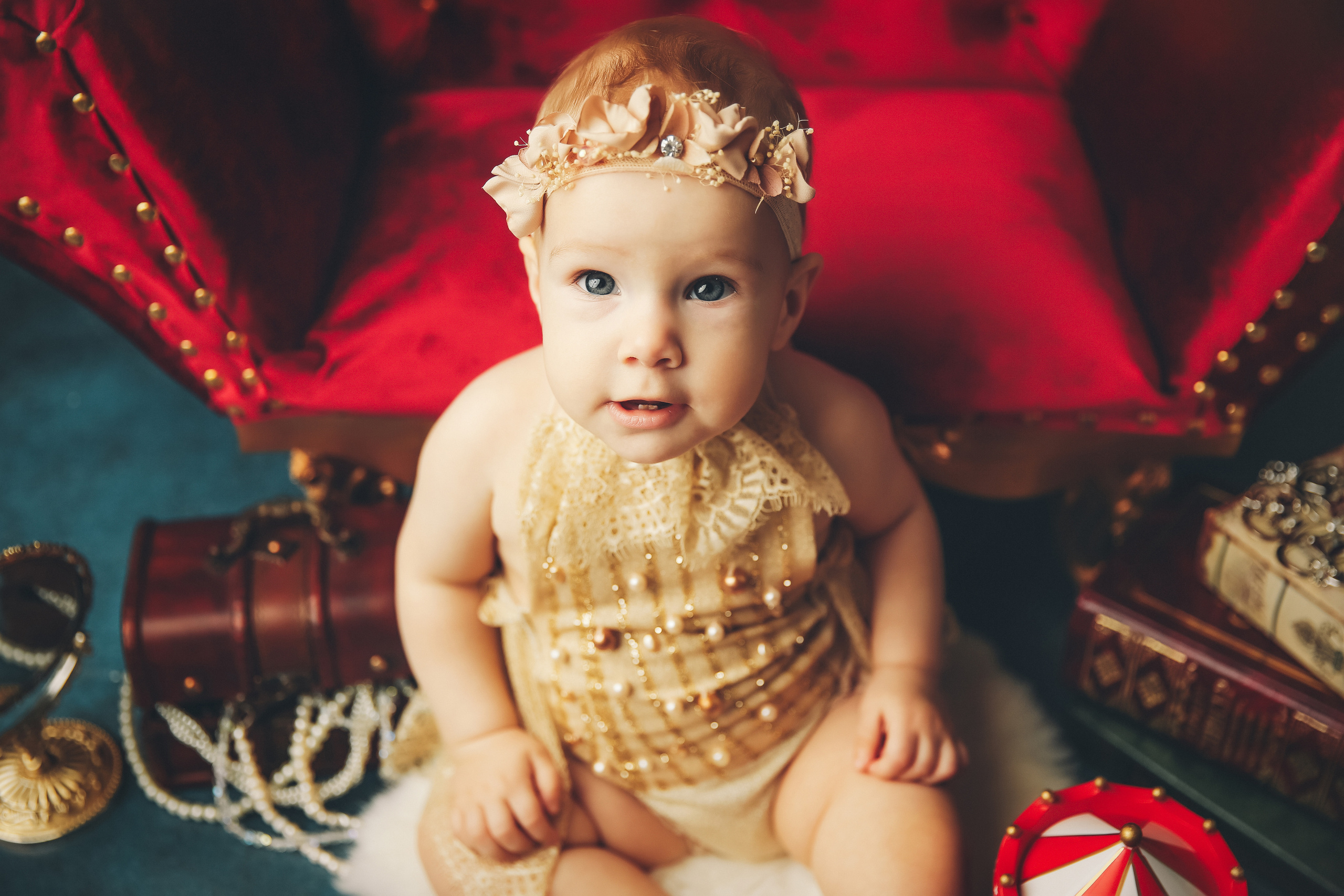 Эпоха Возрождения. Фотограф новорожденных. Семейный и детский фотограф в городе Сургуте