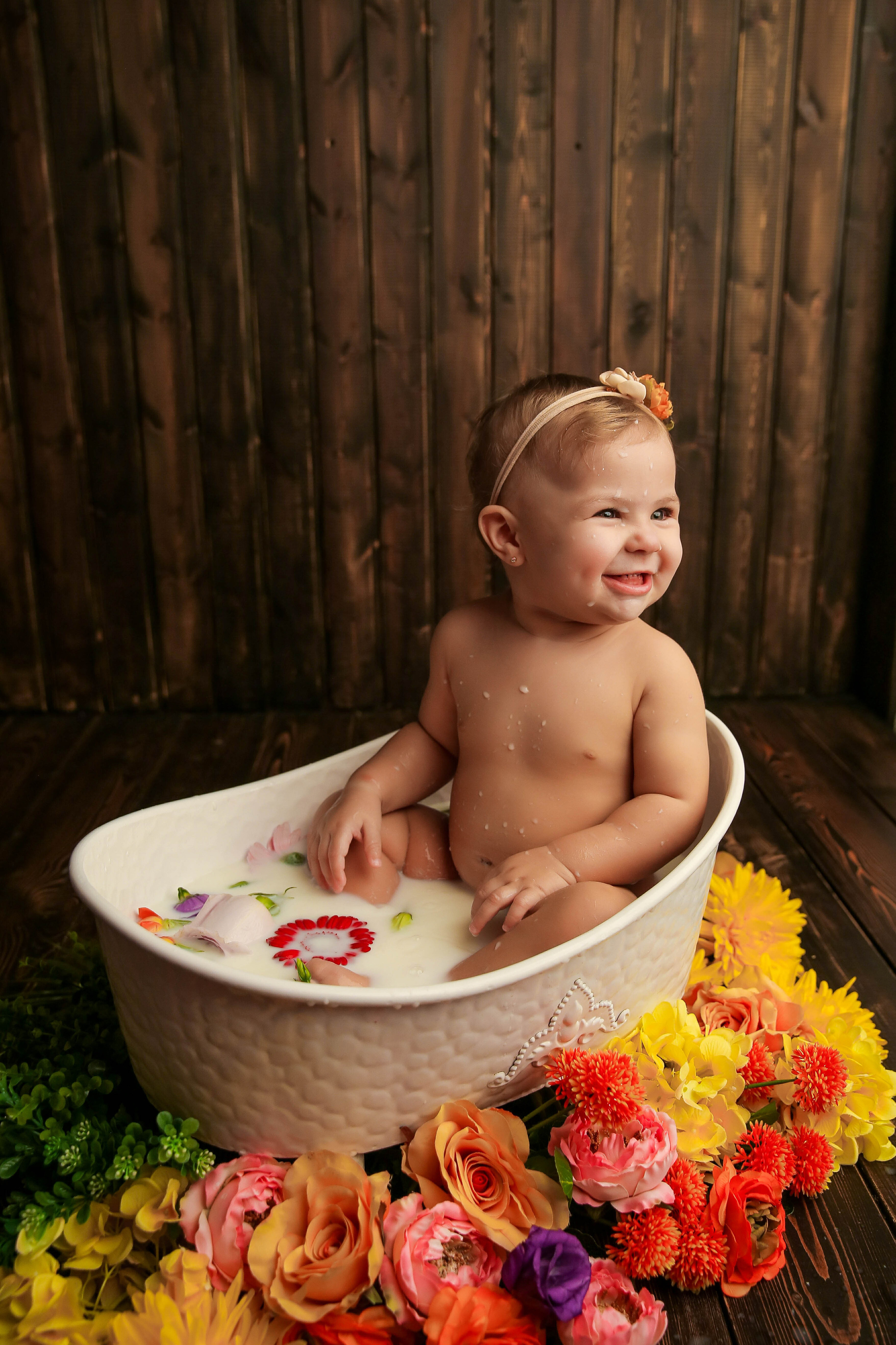 Ванночка девочки. Фотограф новорожденных. Семейный и детский фотограф в городе Сургуте