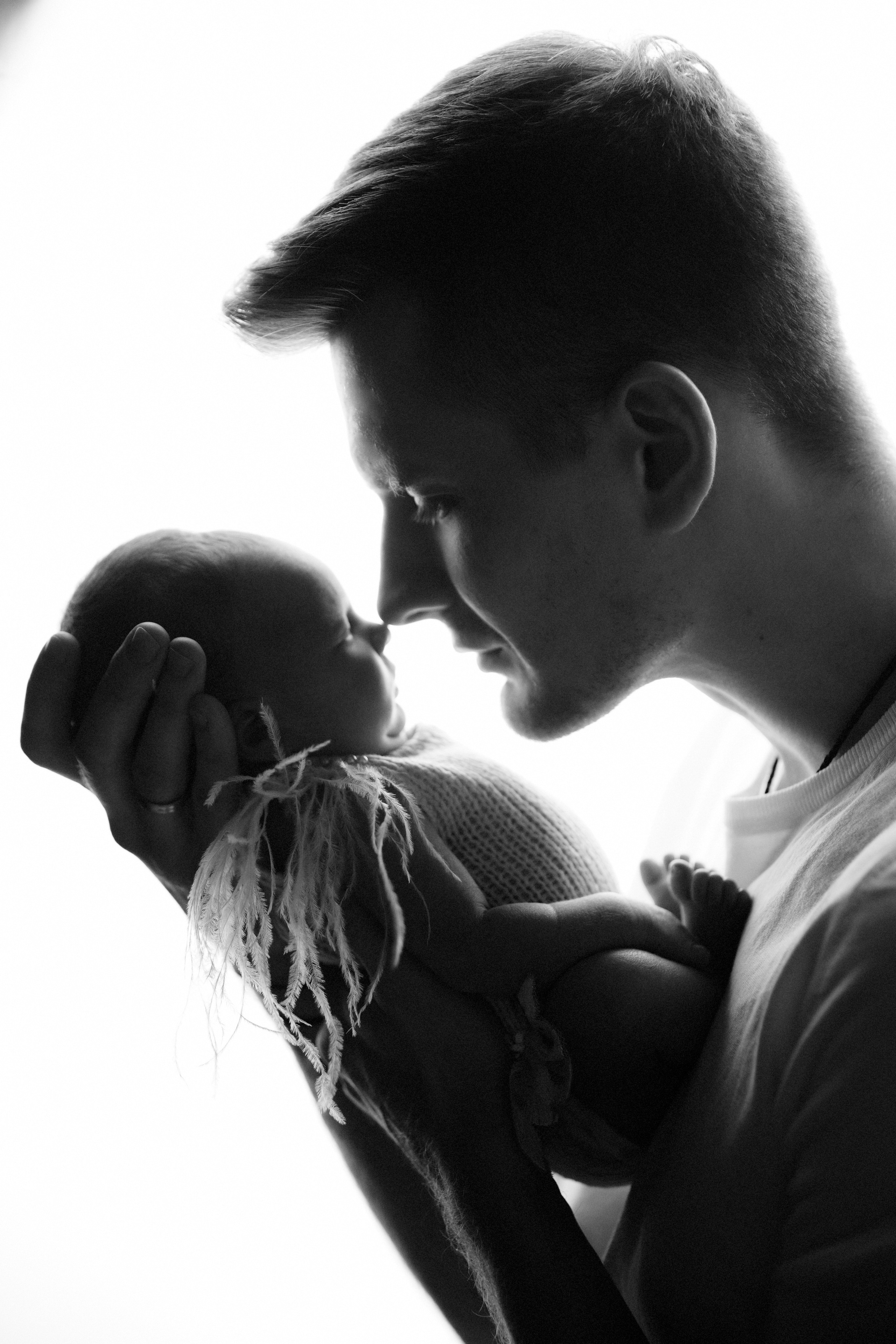 Newborn ЧБ. Фотограф новорожденных. Семейный и детский фотограф в городе Сургуте