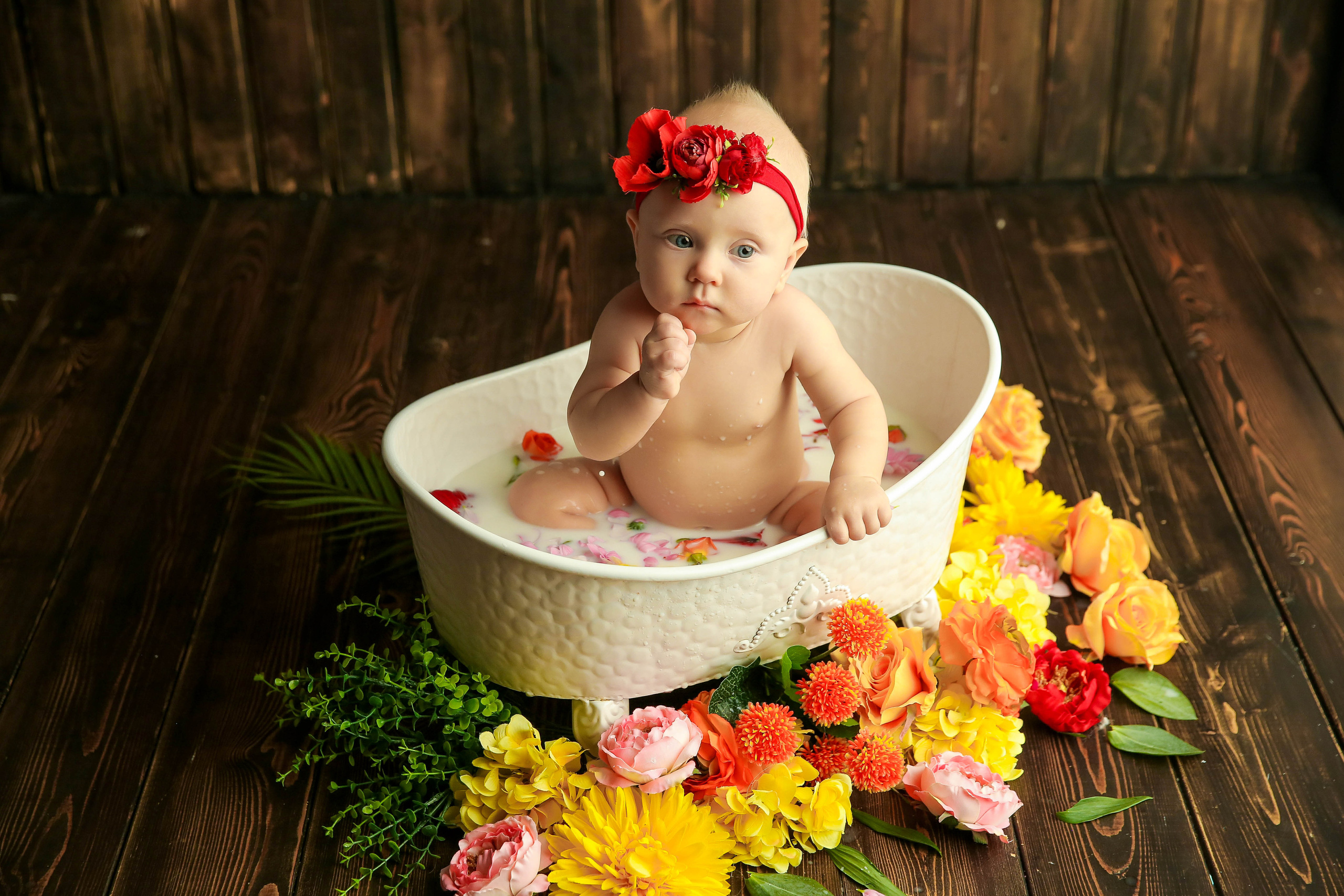 Ванночка девочки. Фотограф новорожденных. Семейный и детский фотограф в городе Сургуте