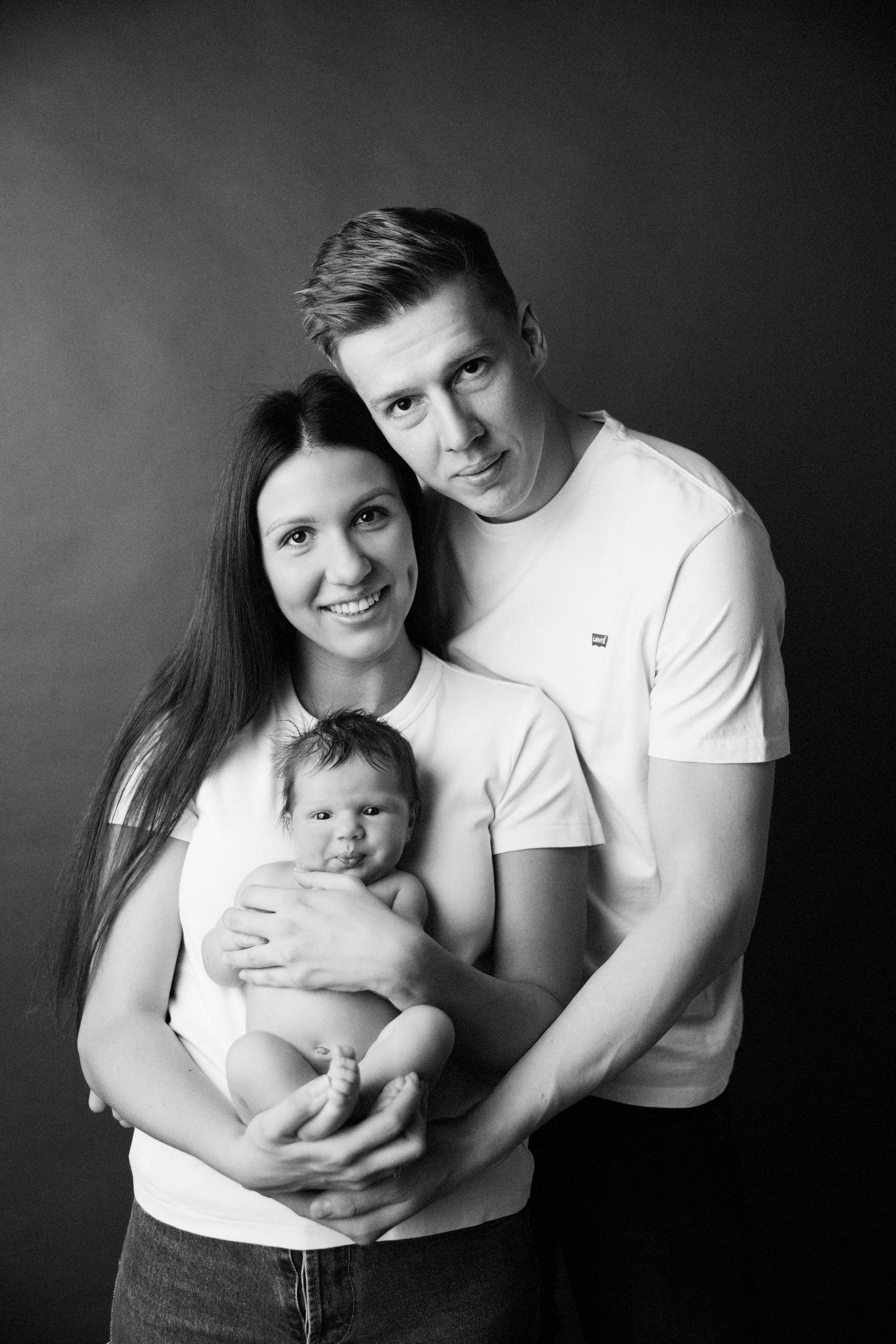 Newborn ЧБ. Фотограф новорожденных. Семейный и детский фотограф в городе Сургуте