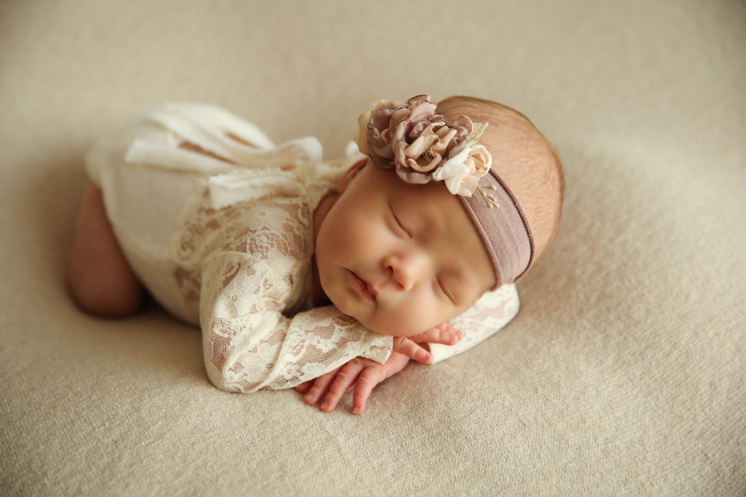 Newborm начало. Фотограф новорожденных. Семейный и детский фотограф в городе Сургуте