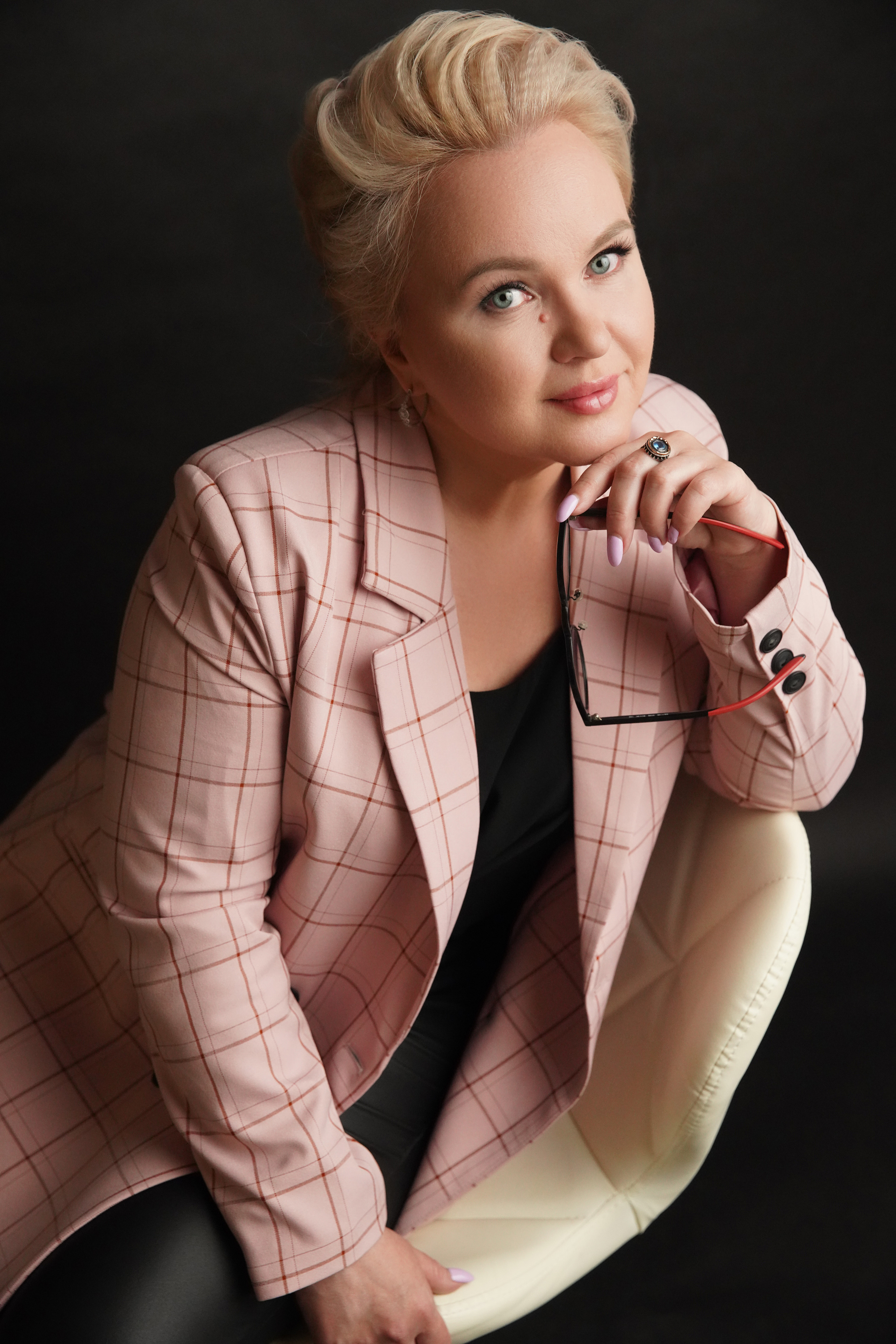 Женский портрет. Фотограф новорожденных. Семейный и детский фотограф в городе Сургуте