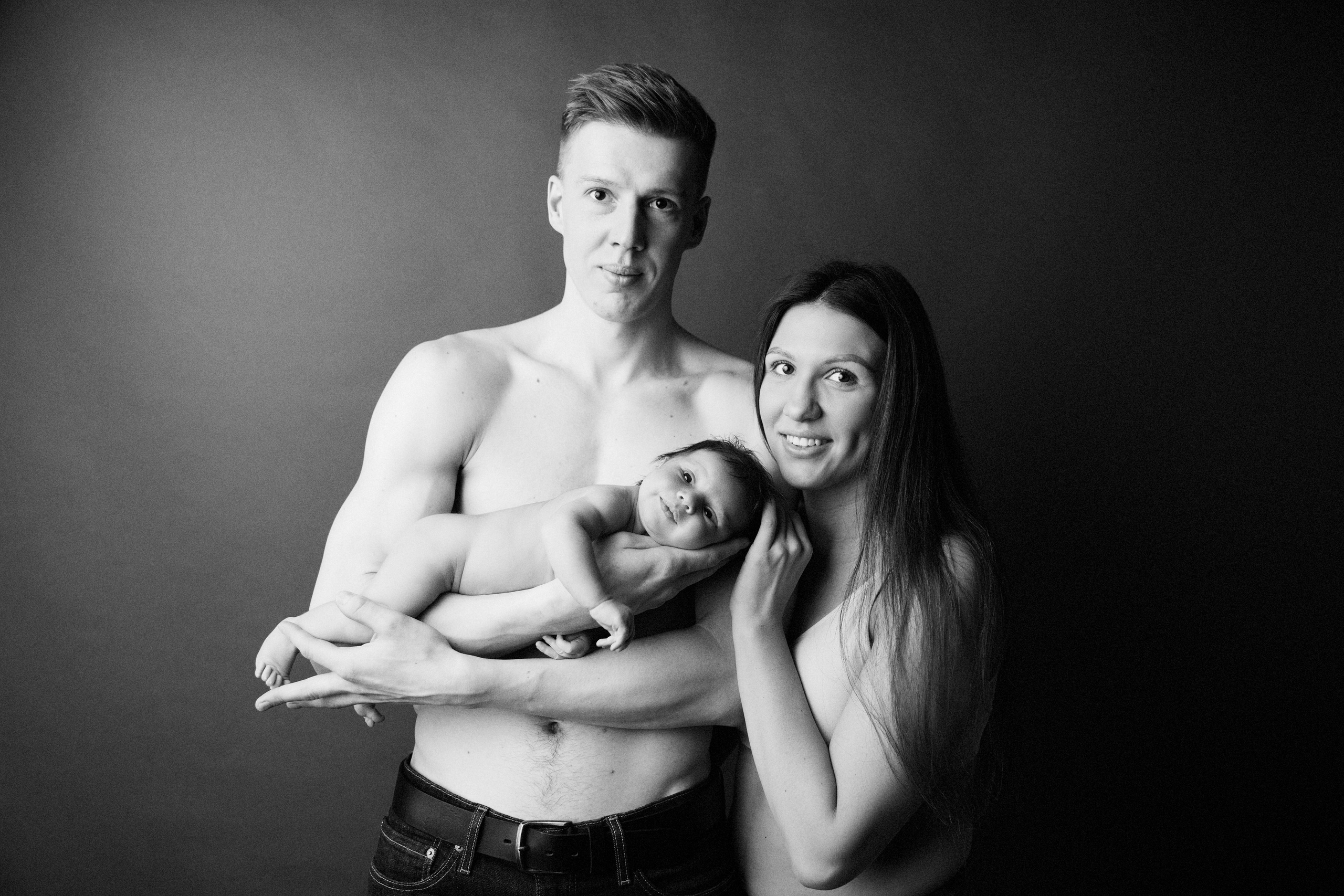 Newborn ЧБ. Фотограф новорожденных. Семейный и детский фотограф в городе Сургуте