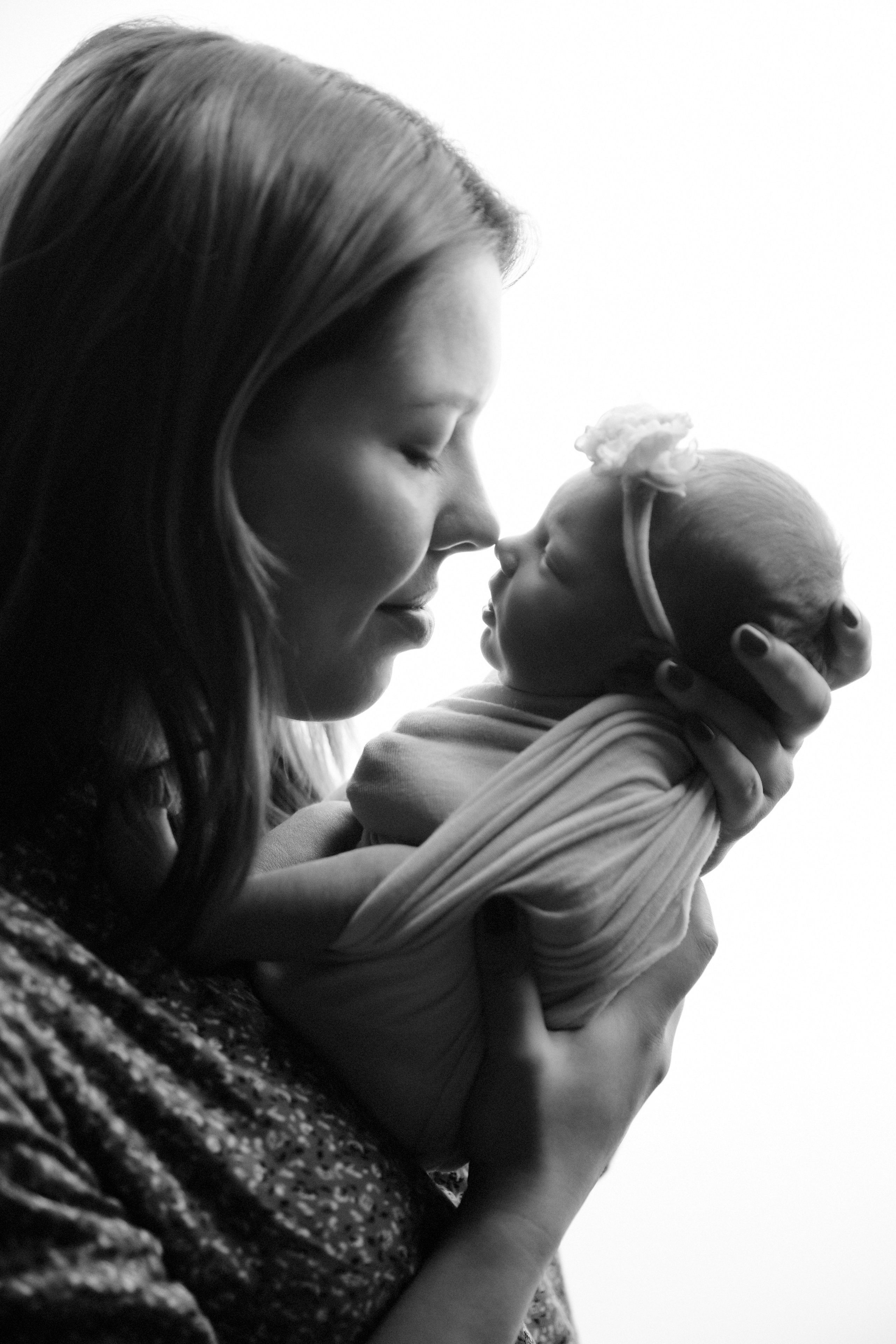 Newborn ЧБ. Фотограф новорожденных. Семейный и детский фотограф в городе Сургуте