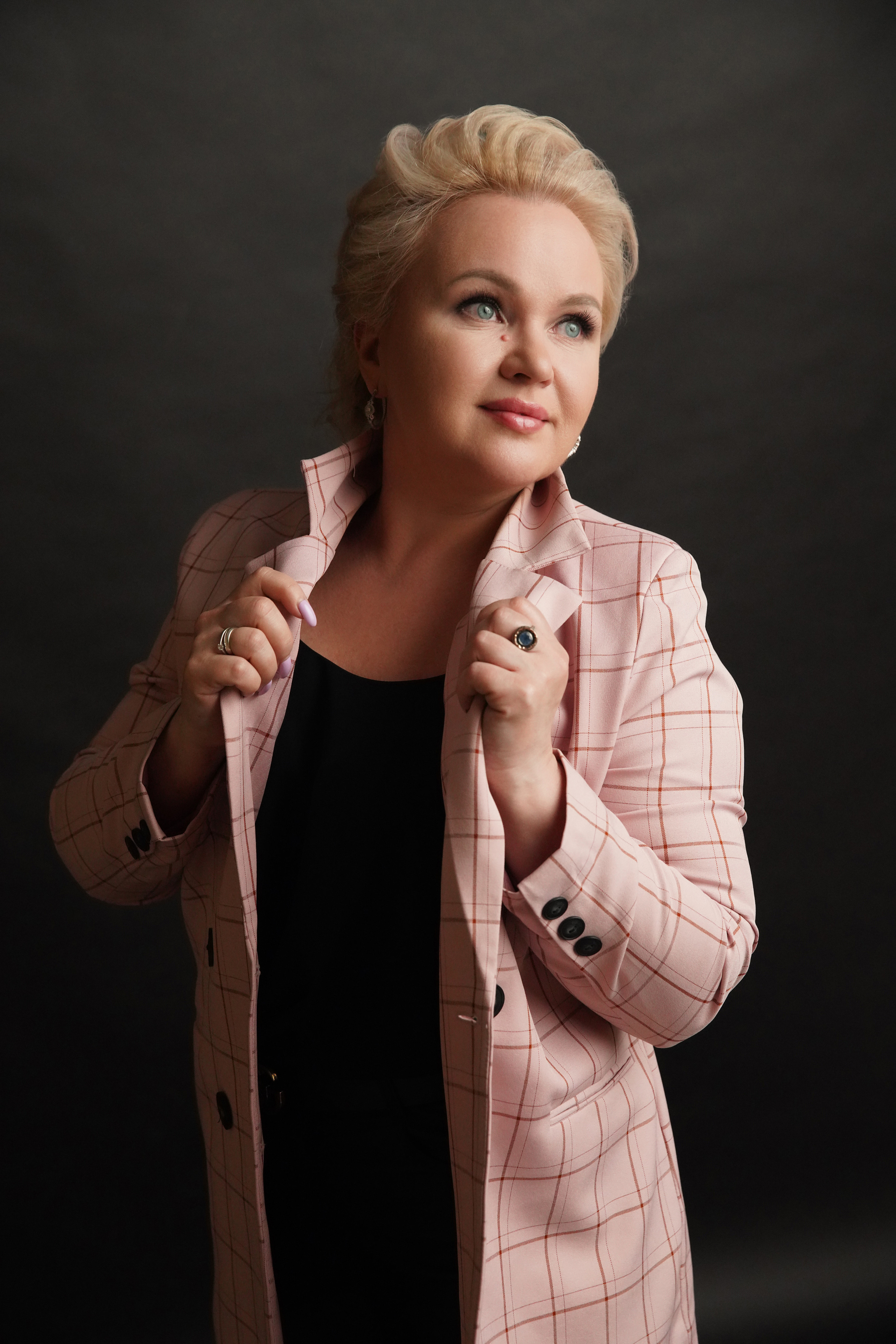 Женский портрет. Фотограф новорожденных. Семейный и детский фотограф в городе Сургуте