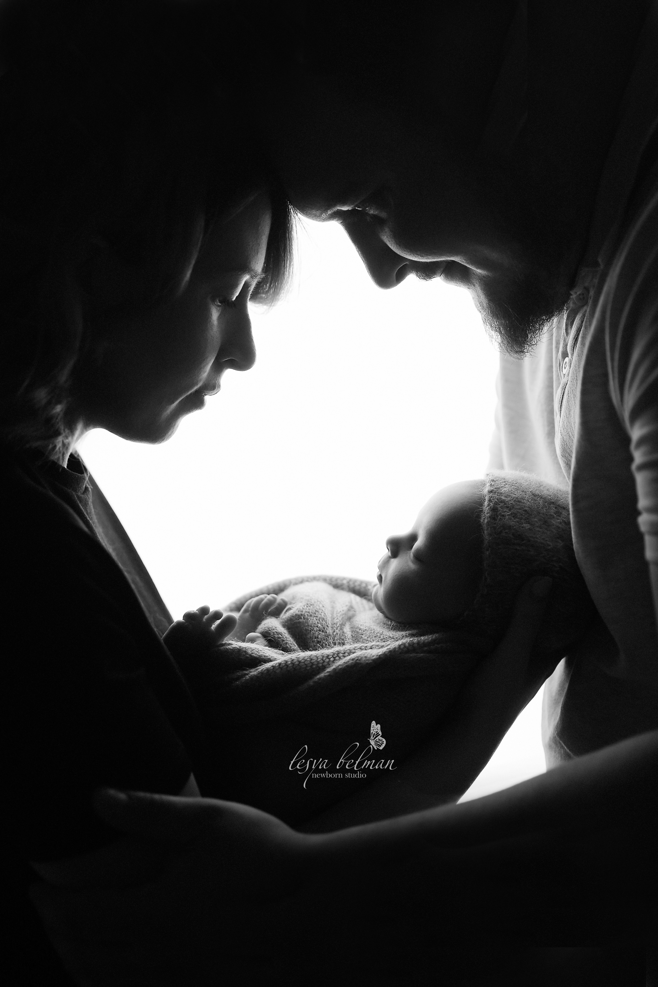 Newborn ЧБ. Фотограф новорожденных. Семейный и детский фотограф в городе Сургуте