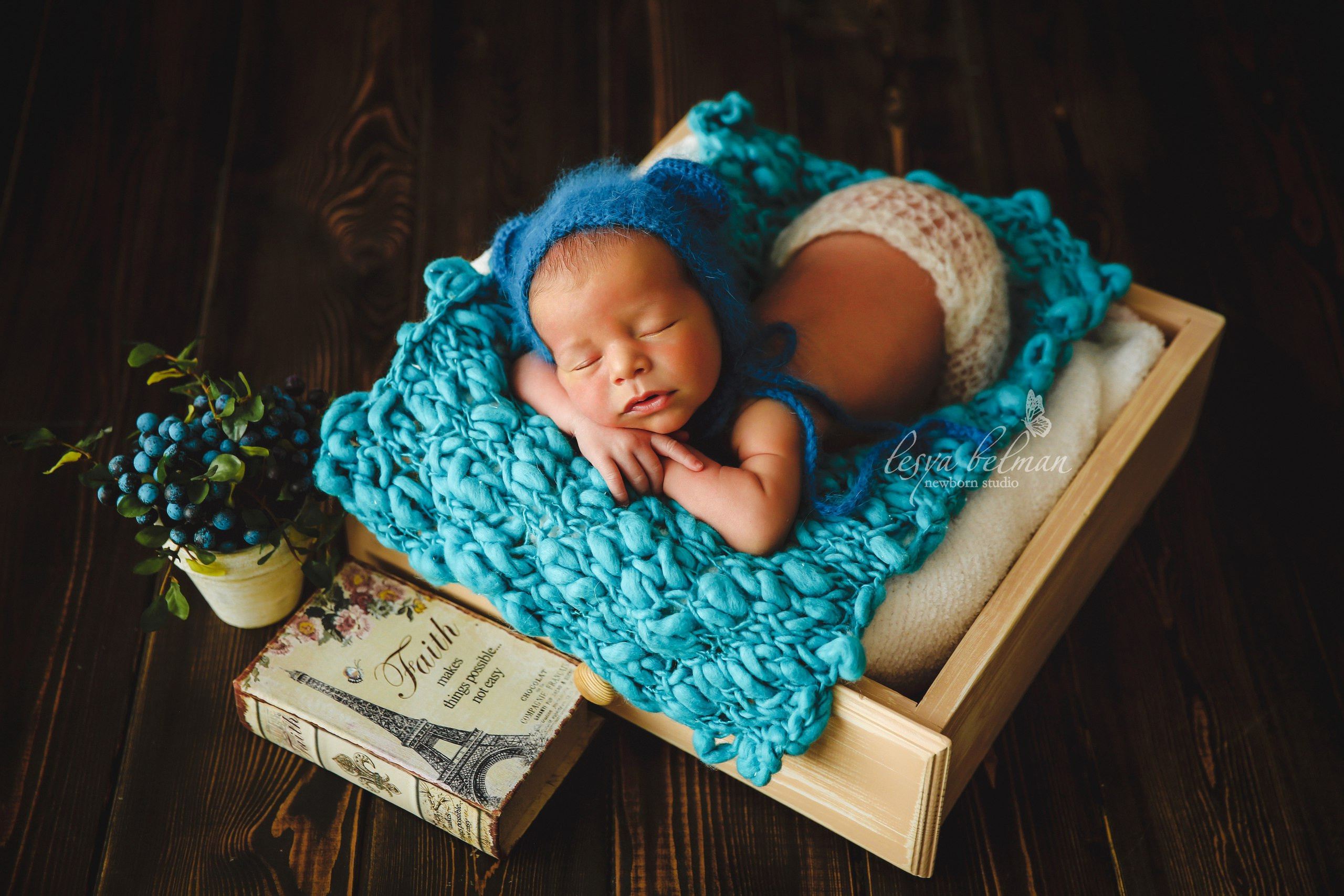Newborm начало. Фотограф новорожденных. Семейный и детский фотограф в городе Сургуте