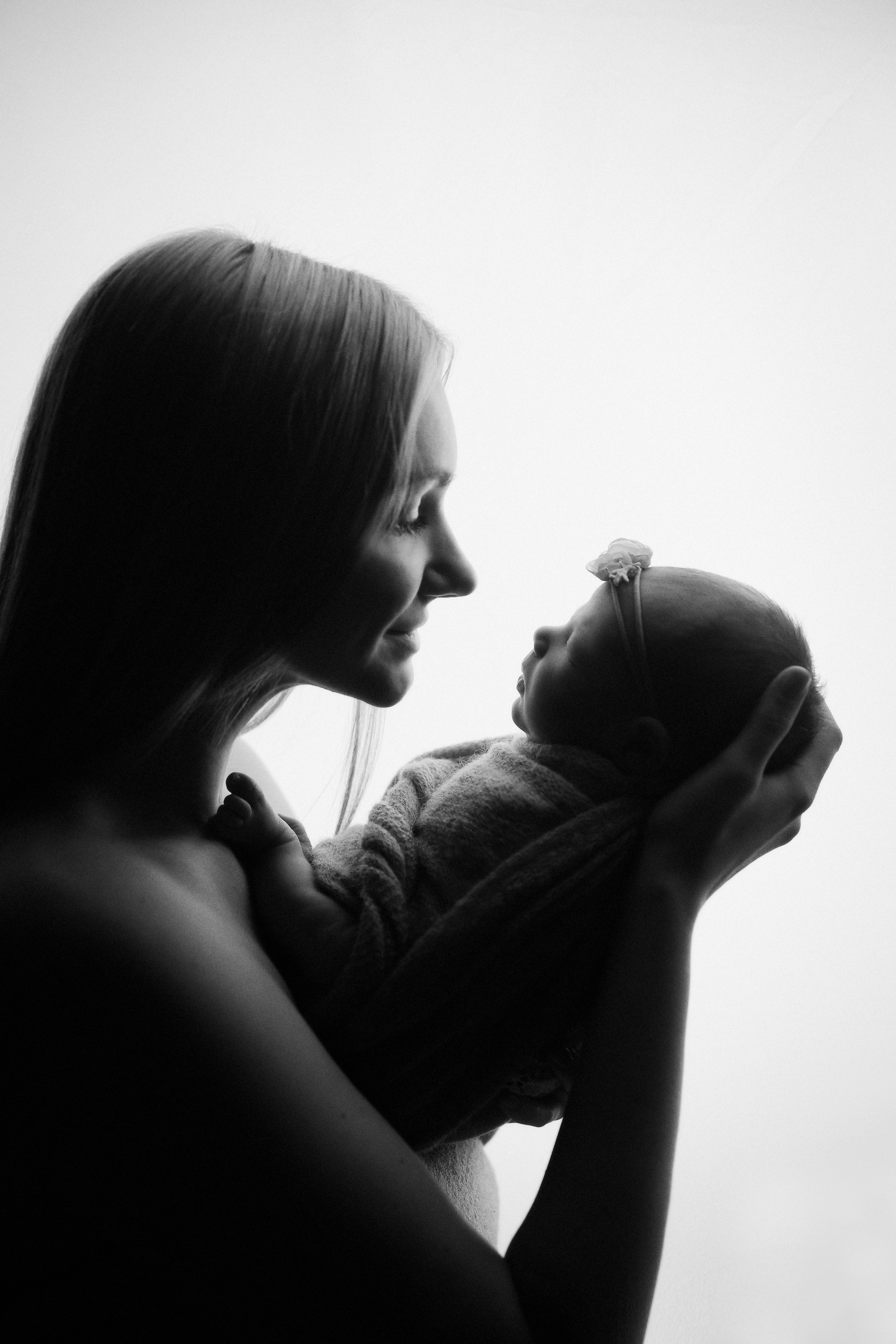 Newborn ЧБ. Фотограф новорожденных. Семейный и детский фотограф в городе Сургуте