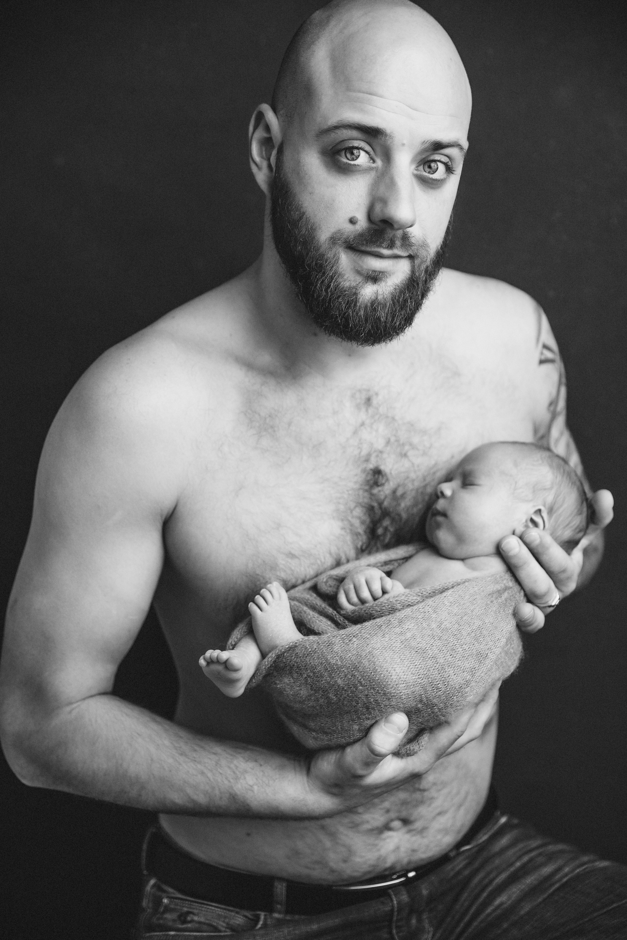 Newborn ЧБ. Фотограф новорожденных. Семейный и детский фотограф в городе Сургуте