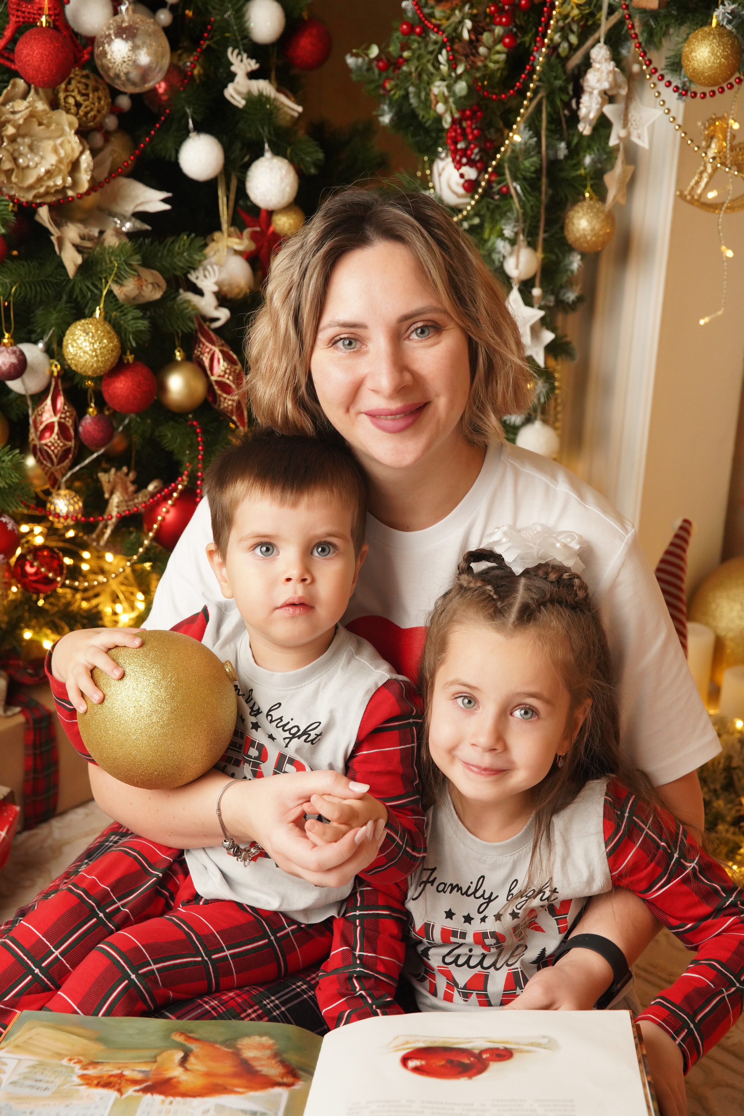 Новогодняя фотосессия. Фотограф новорожденных. Семейный и детский фотограф в городе Сургуте