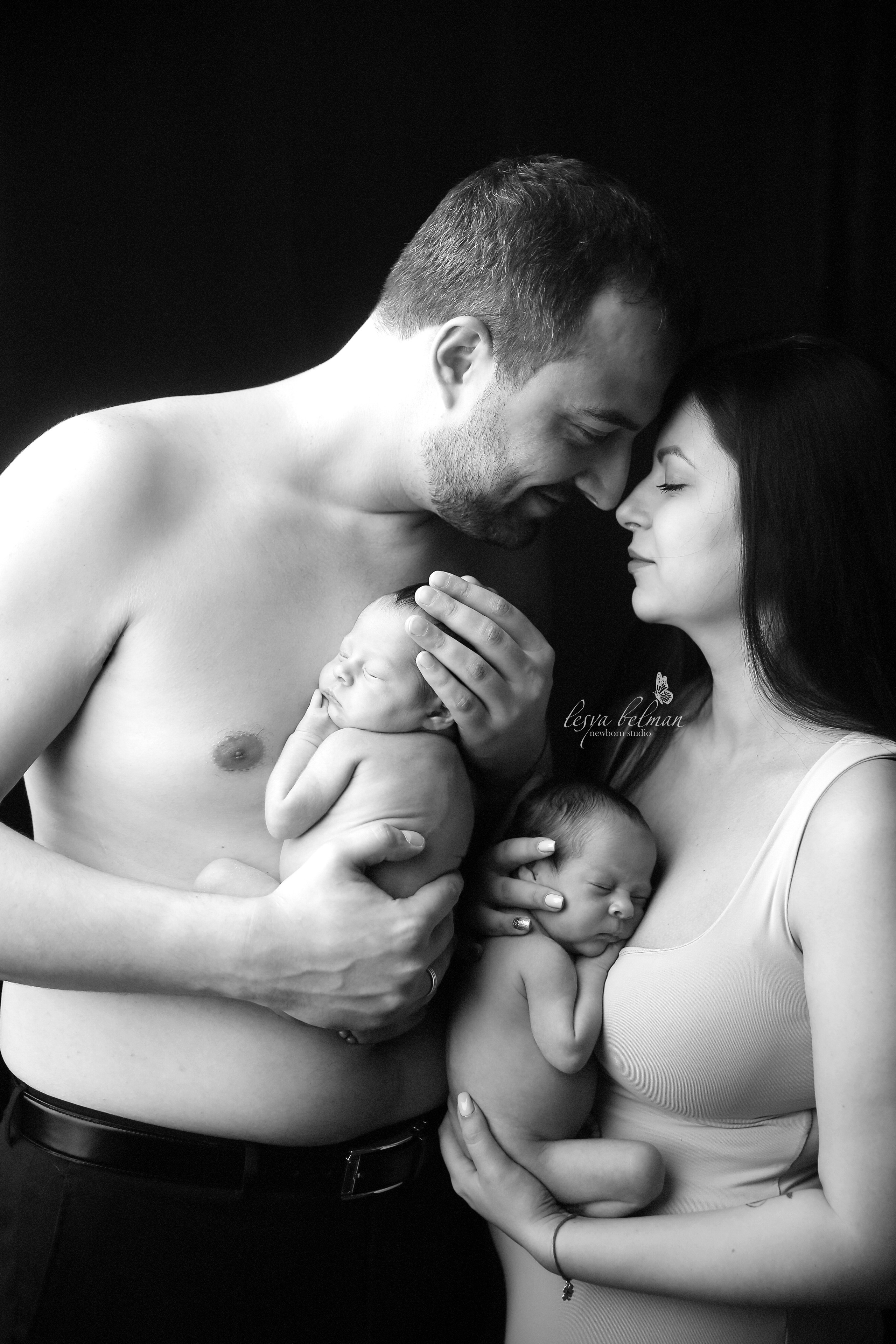 Newborn ЧБ. Фотограф новорожденных. Семейный и детский фотограф в городе Сургуте