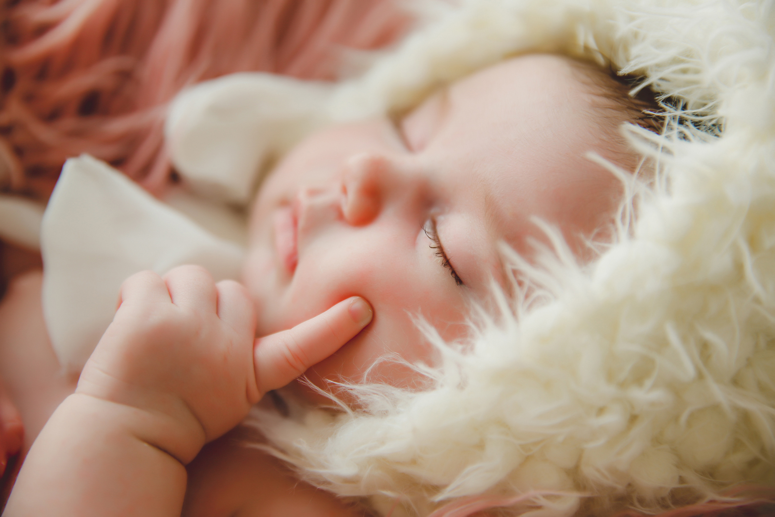 Newborm начало. Фотограф новорожденных. Семейный и детский фотограф в городе Сургуте