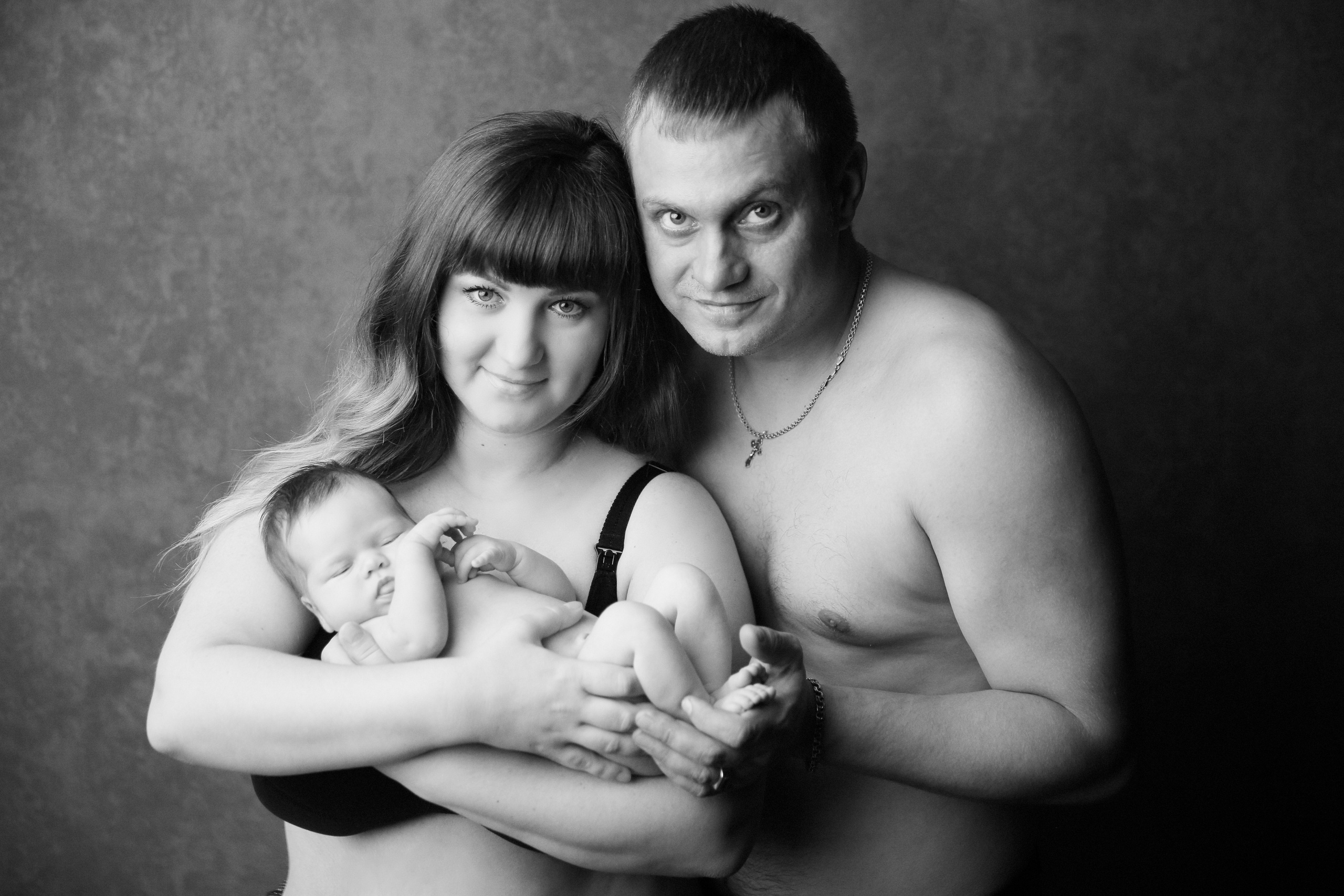 Newborn ЧБ. Фотограф новорожденных. Семейный и детский фотограф в городе Сургуте