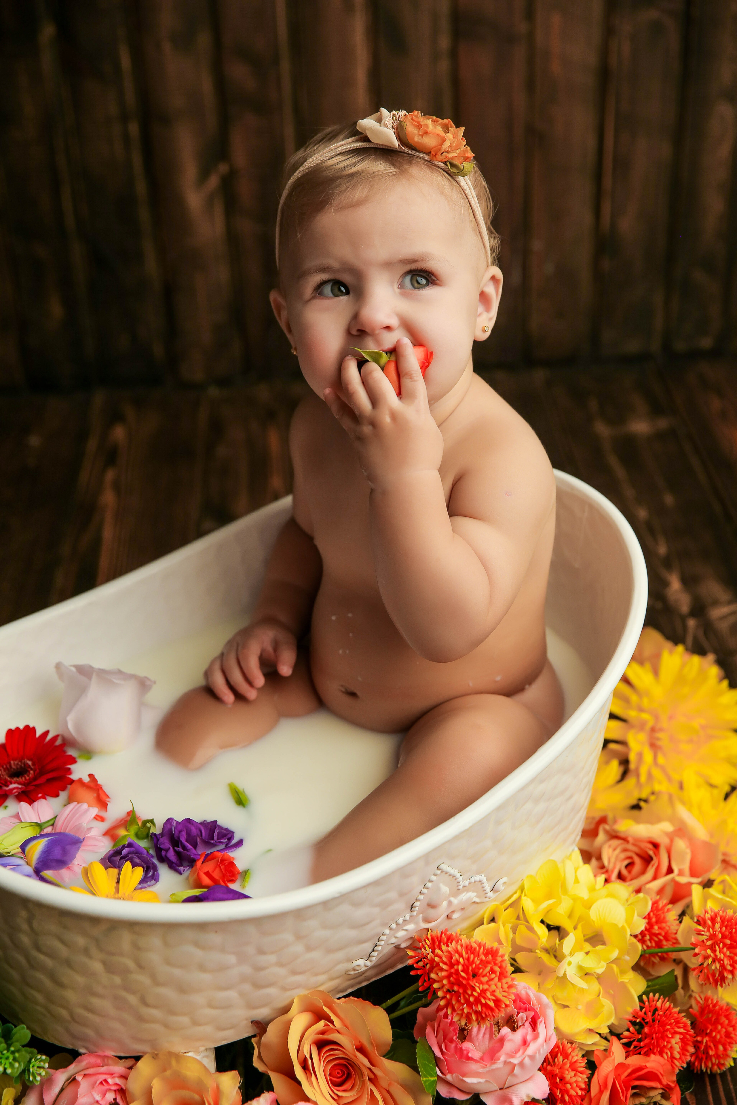 Ванночка девочки. Фотограф новорожденных. Семейный и детский фотограф в городе Сургуте