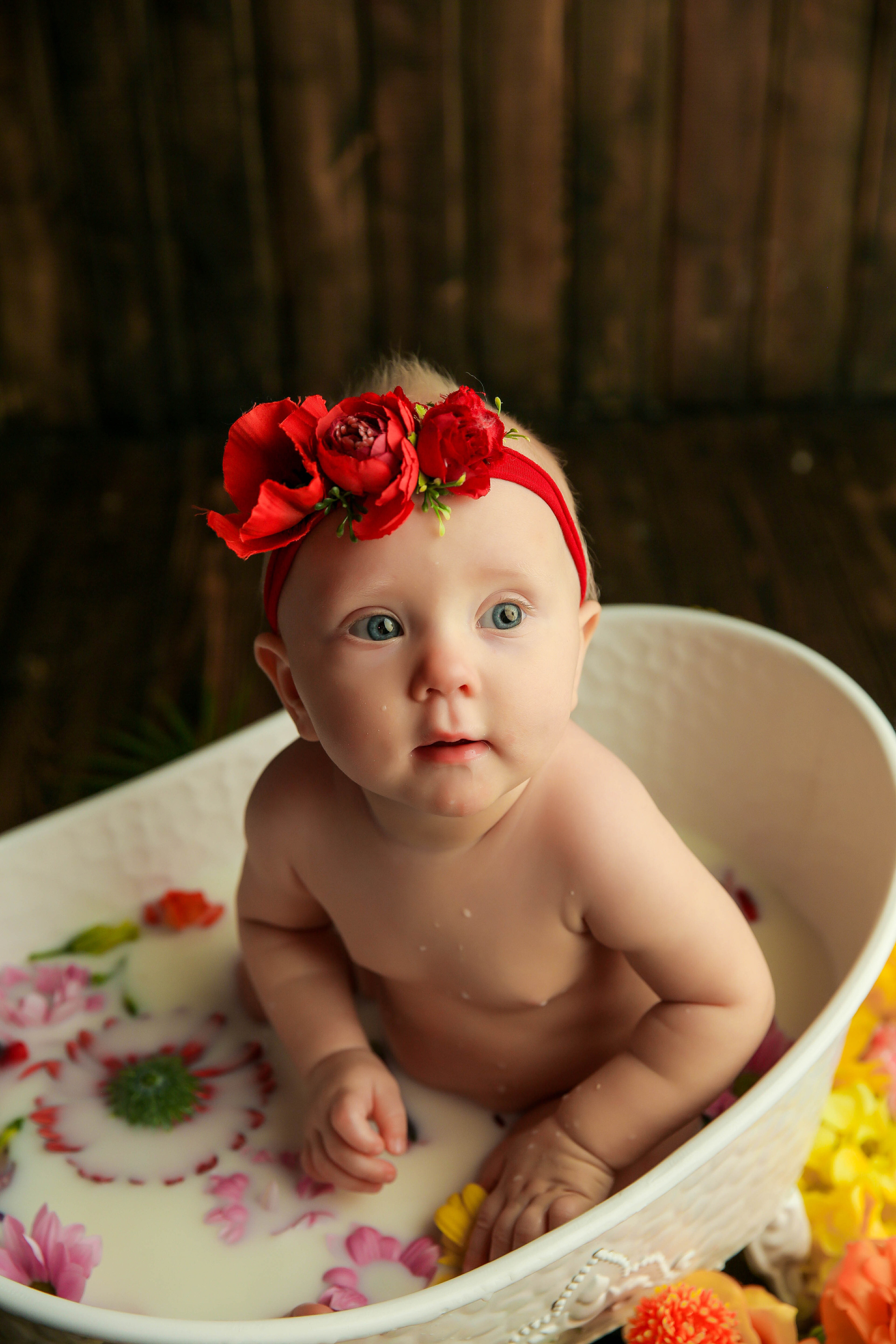Ванночка девочки. Фотограф новорожденных. Семейный и детский фотограф в городе Сургуте