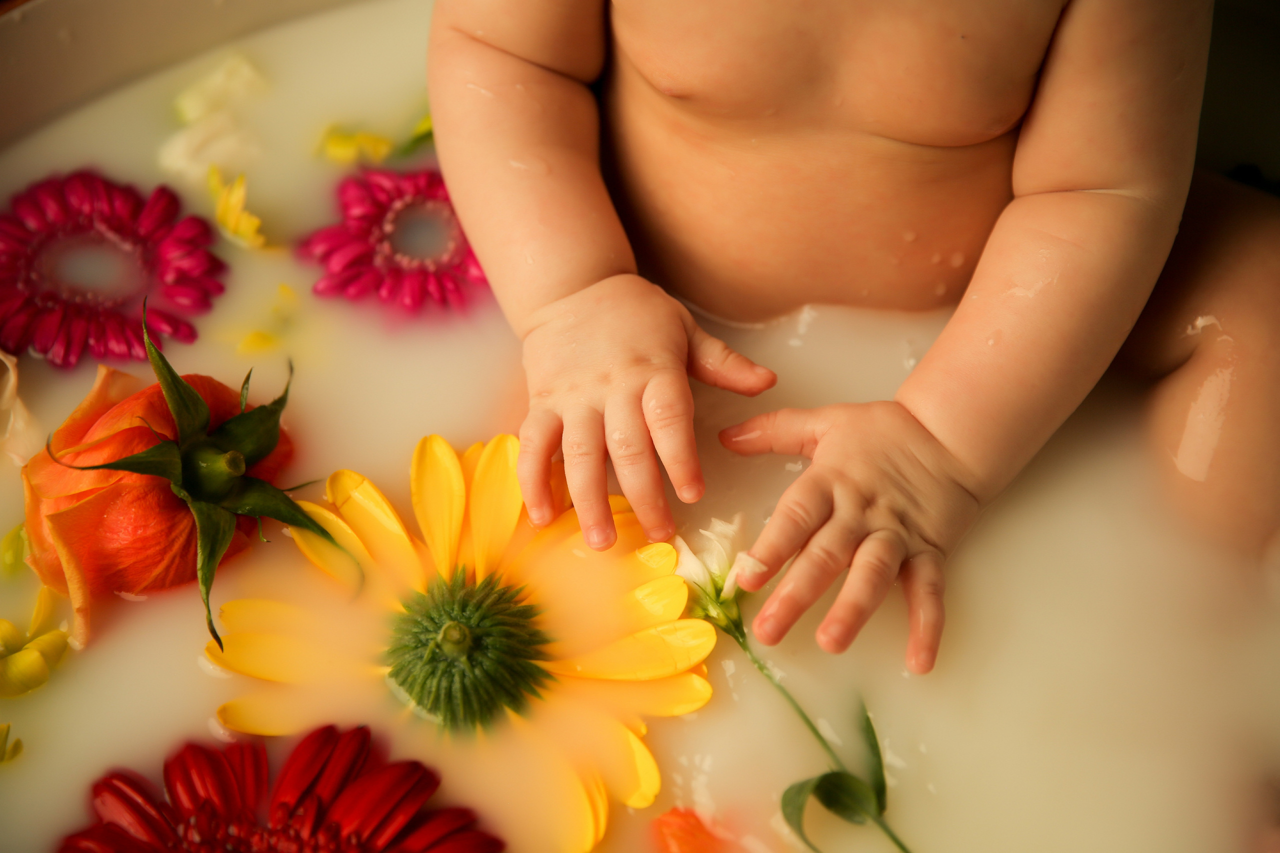 Ванночка девочки. Фотограф новорожденных. Семейный и детский фотограф в городе Сургуте