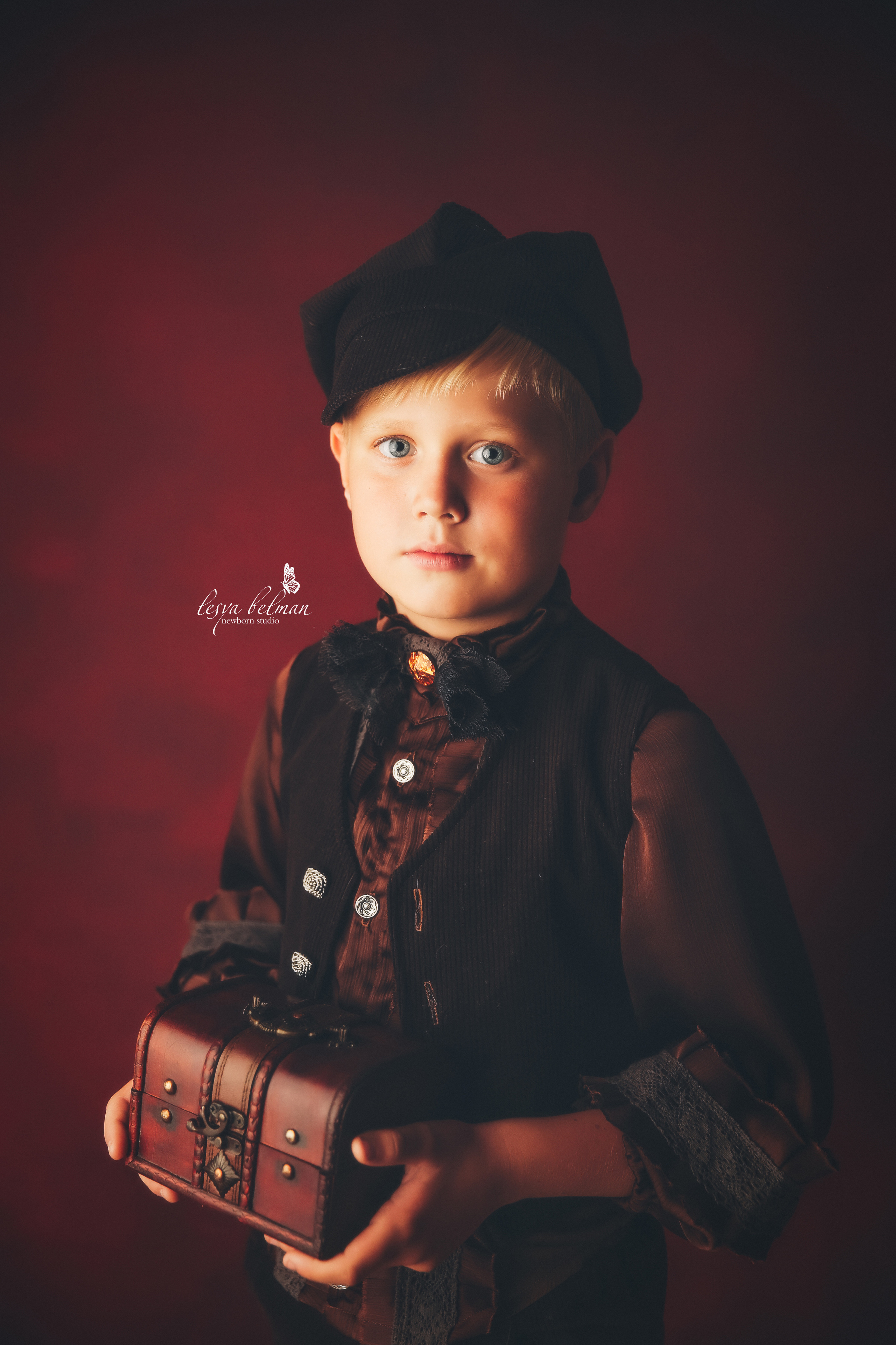 Эпоха Возрождения. Фотограф новорожденных. Семейный и детский фотограф в городе Сургуте