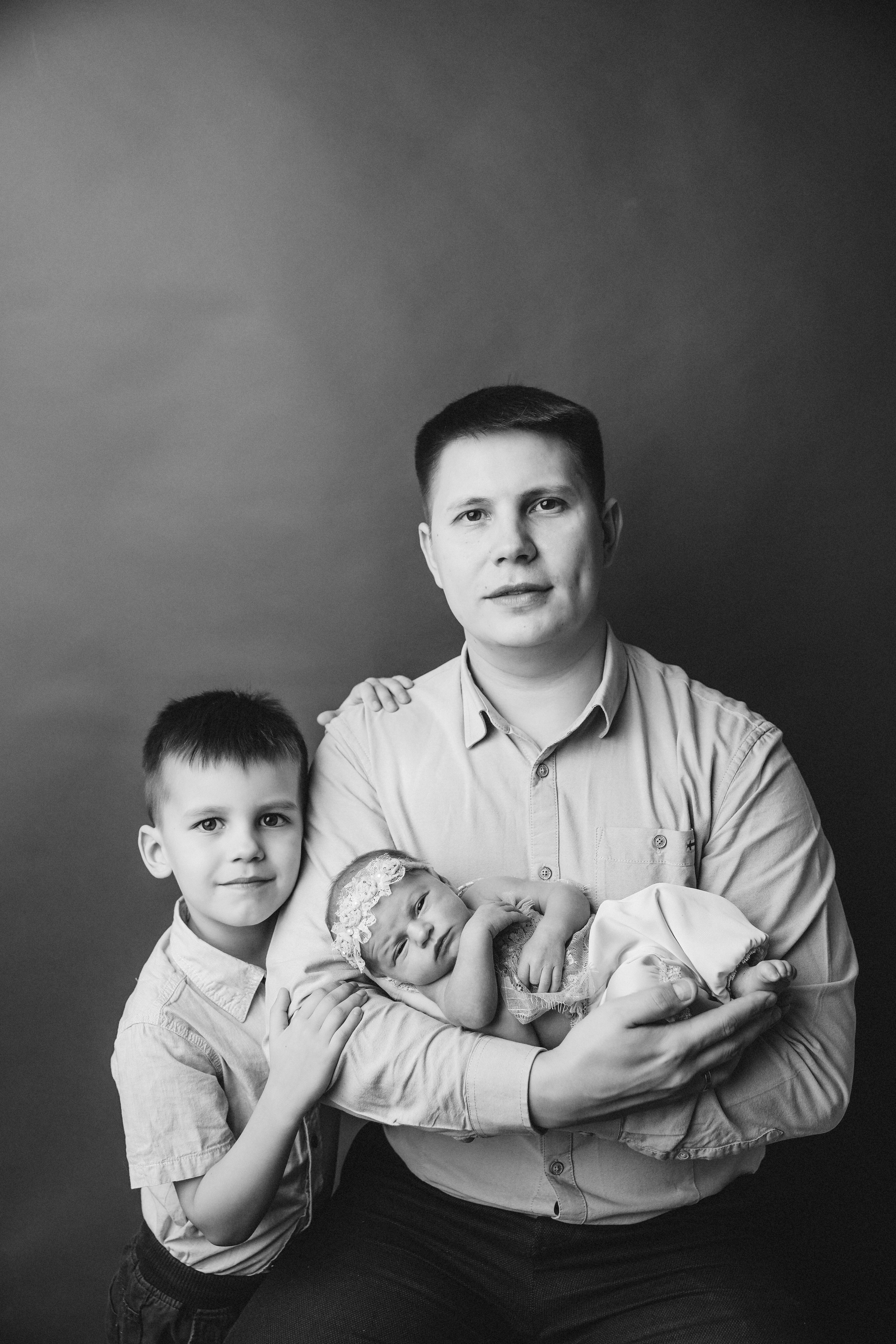Newborn ЧБ. Фотограф новорожденных. Семейный и детский фотограф в городе Сургуте