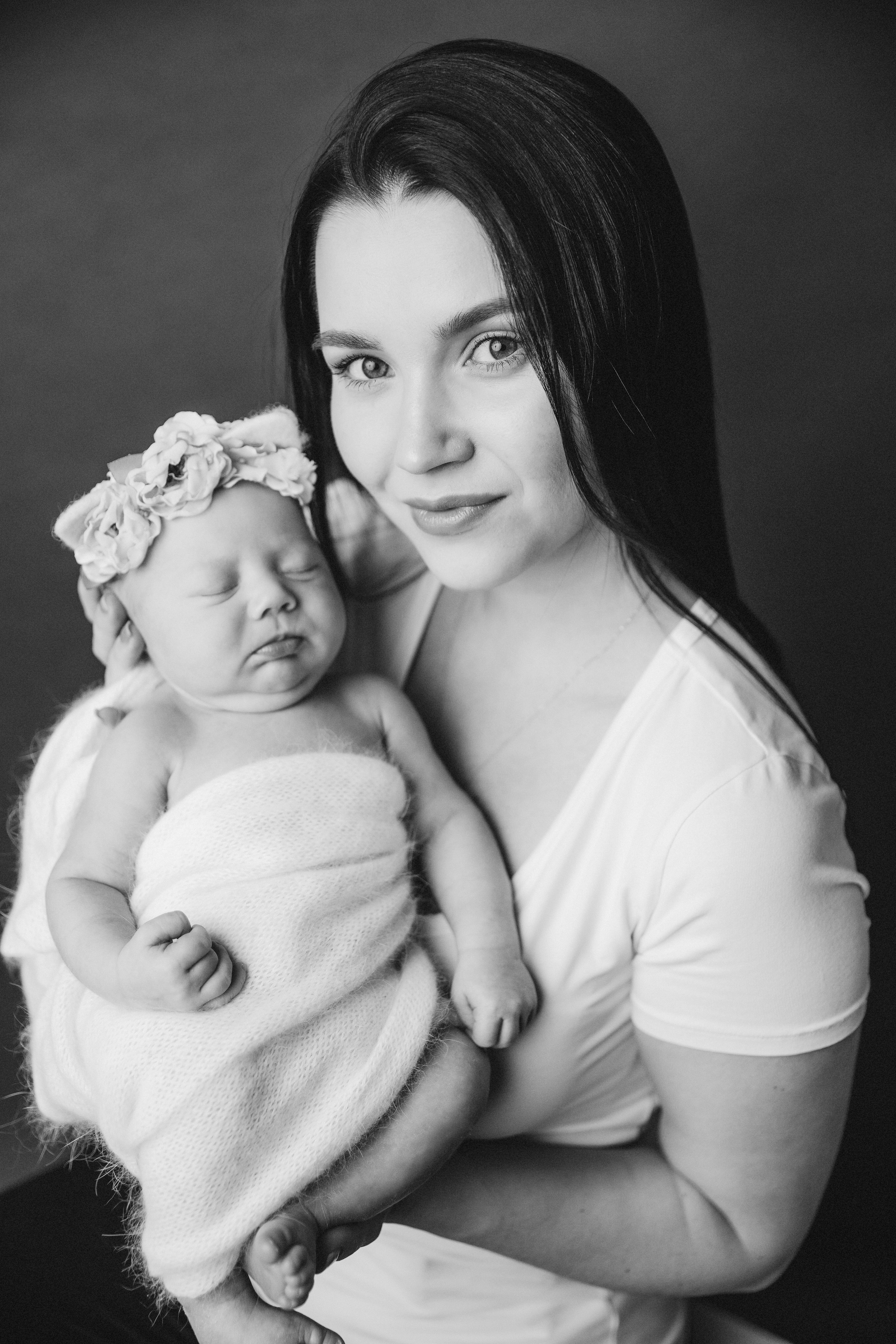 Newborn ЧБ. Фотограф новорожденных. Семейный и детский фотограф в городе Сургуте