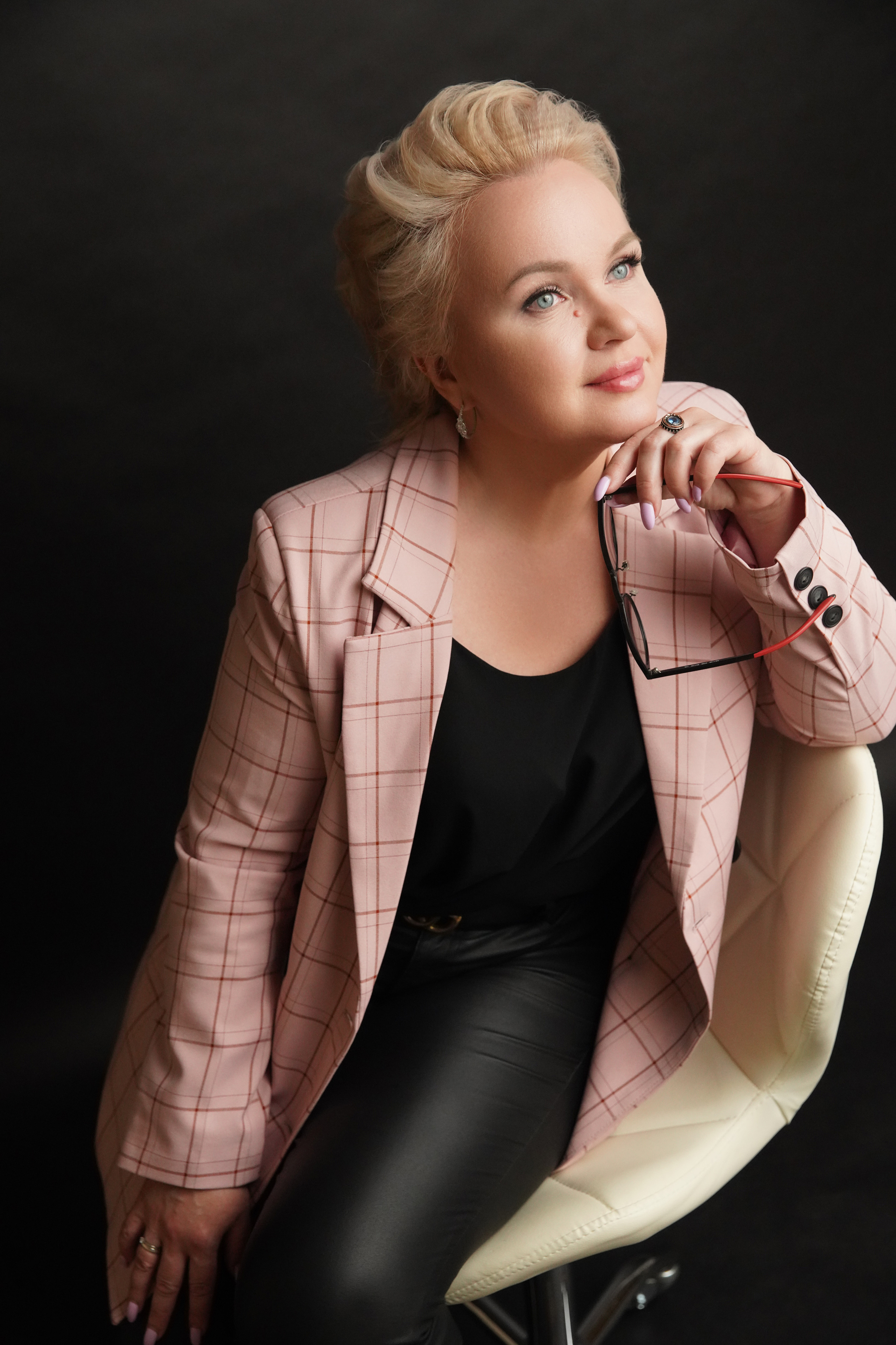 Женский портрет. Фотограф новорожденных. Семейный и детский фотограф в городе Сургуте