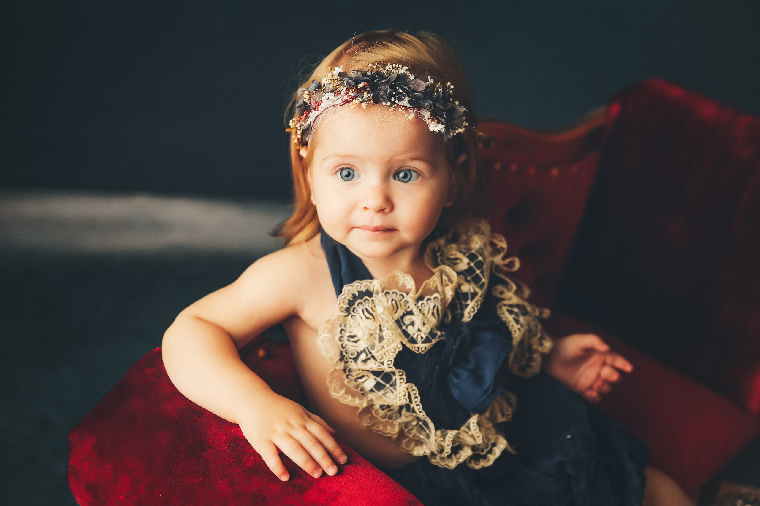 Эпоха Возрождения. Фотограф новорожденных. Семейный и детский фотограф в городе Сургуте