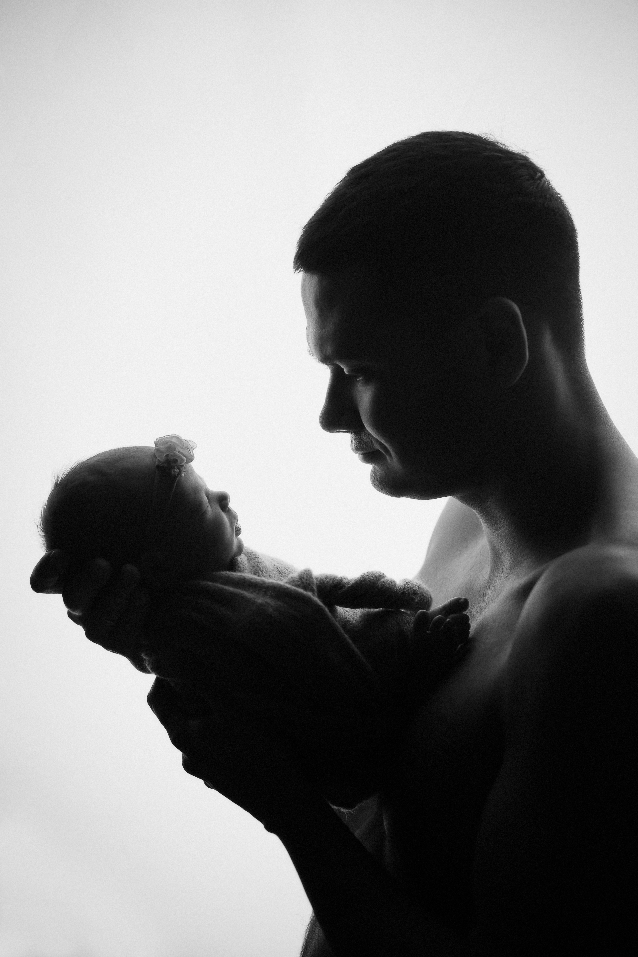 Newborn ЧБ. Фотограф новорожденных. Семейный и детский фотограф в городе Сургуте