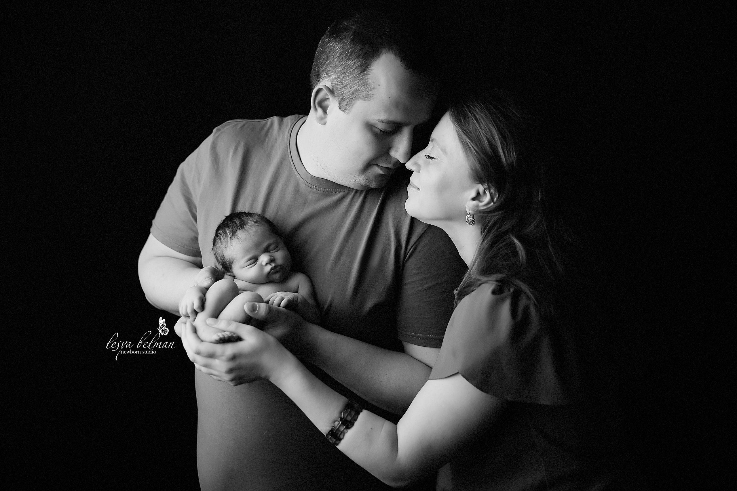 Newborn ЧБ. Фотограф новорожденных. Семейный и детский фотограф в городе Сургуте