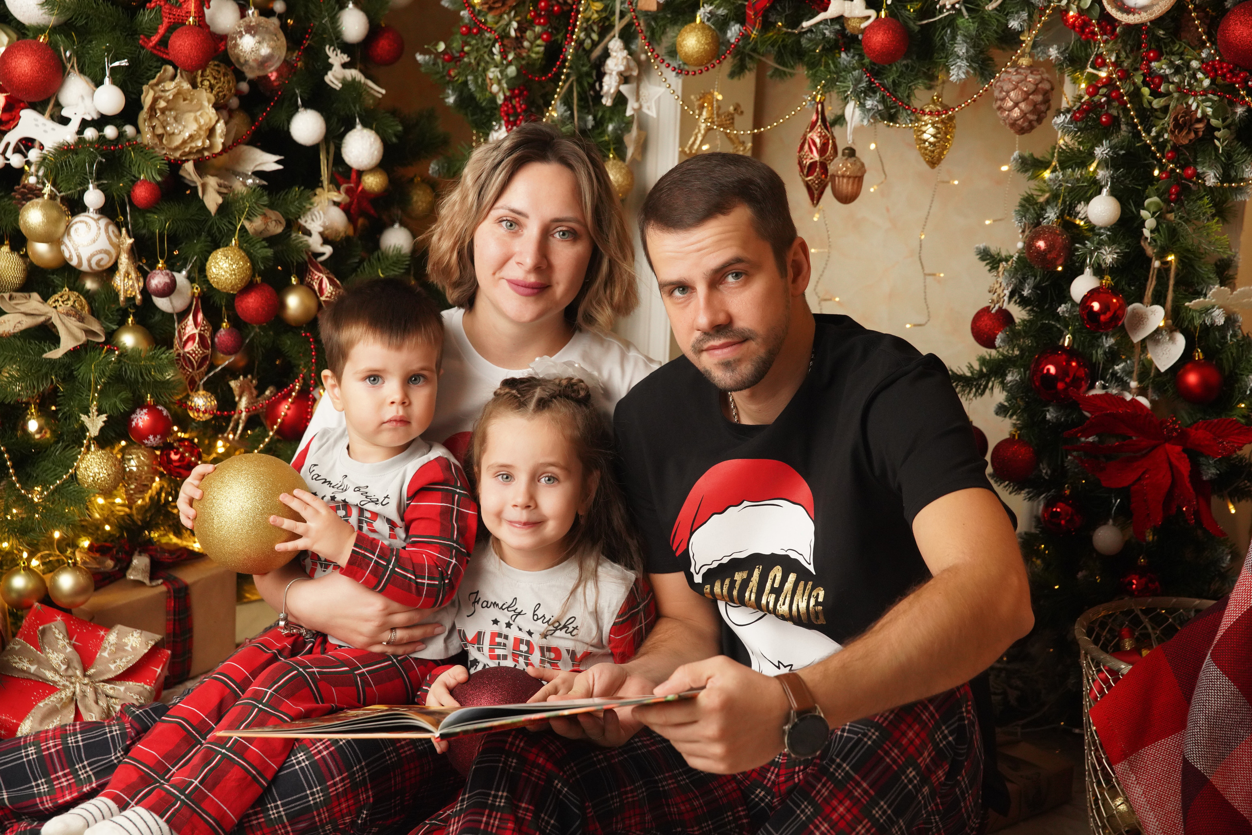 Новогодняя фотосессия. Фотограф новорожденных. Семейный и детский фотограф в городе Сургуте