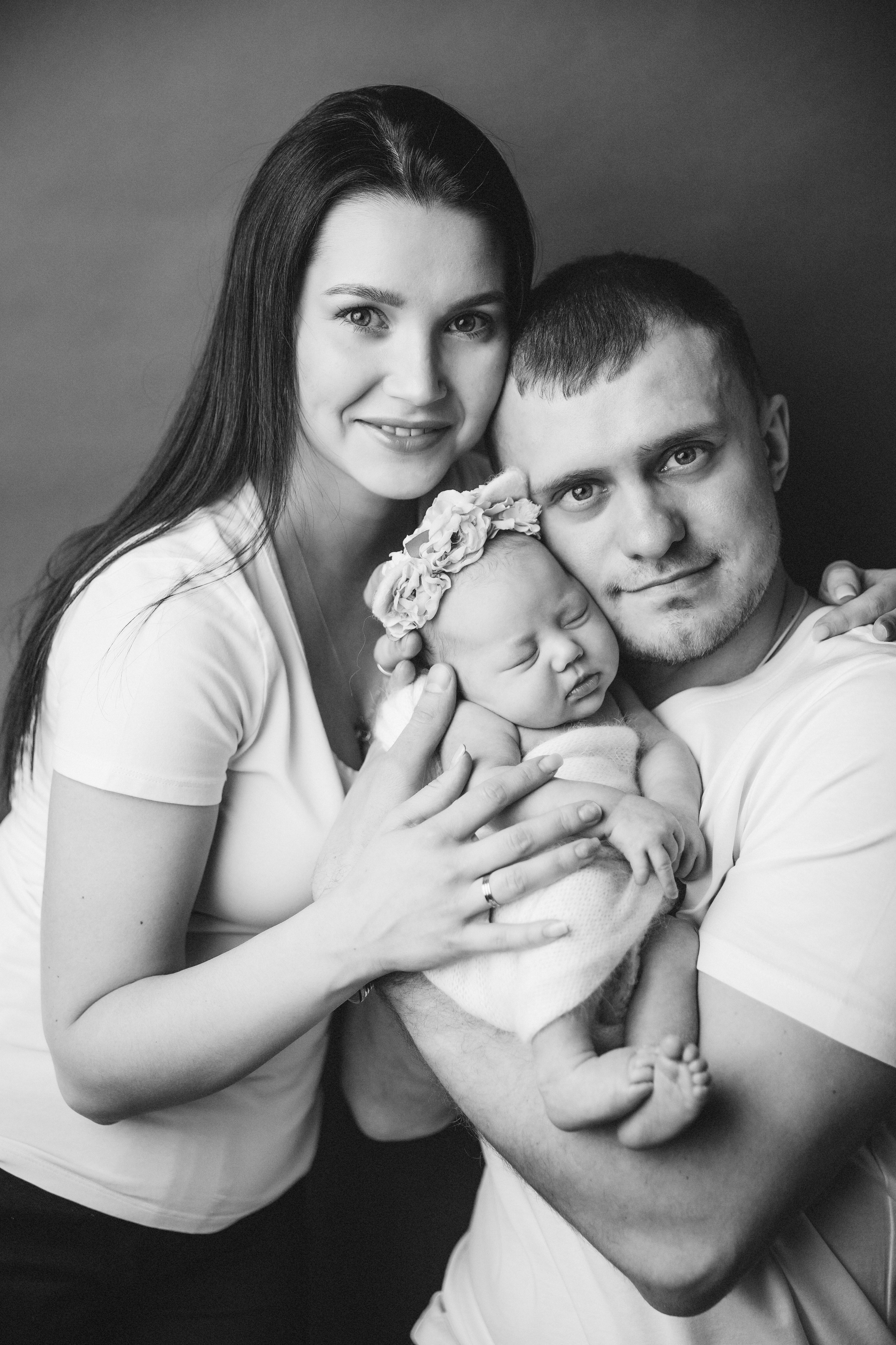 Newborn ЧБ. Фотограф новорожденных. Семейный и детский фотограф в городе Сургуте
