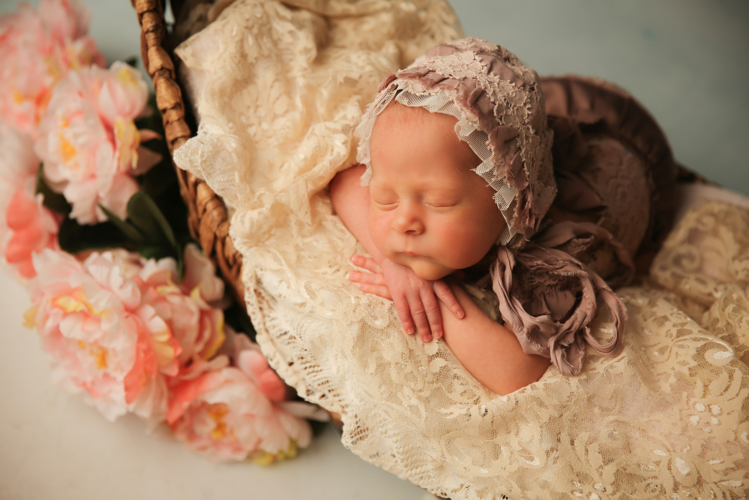 Newborm начало. Фотограф новорожденных. Семейный и детский фотограф в городе Сургуте