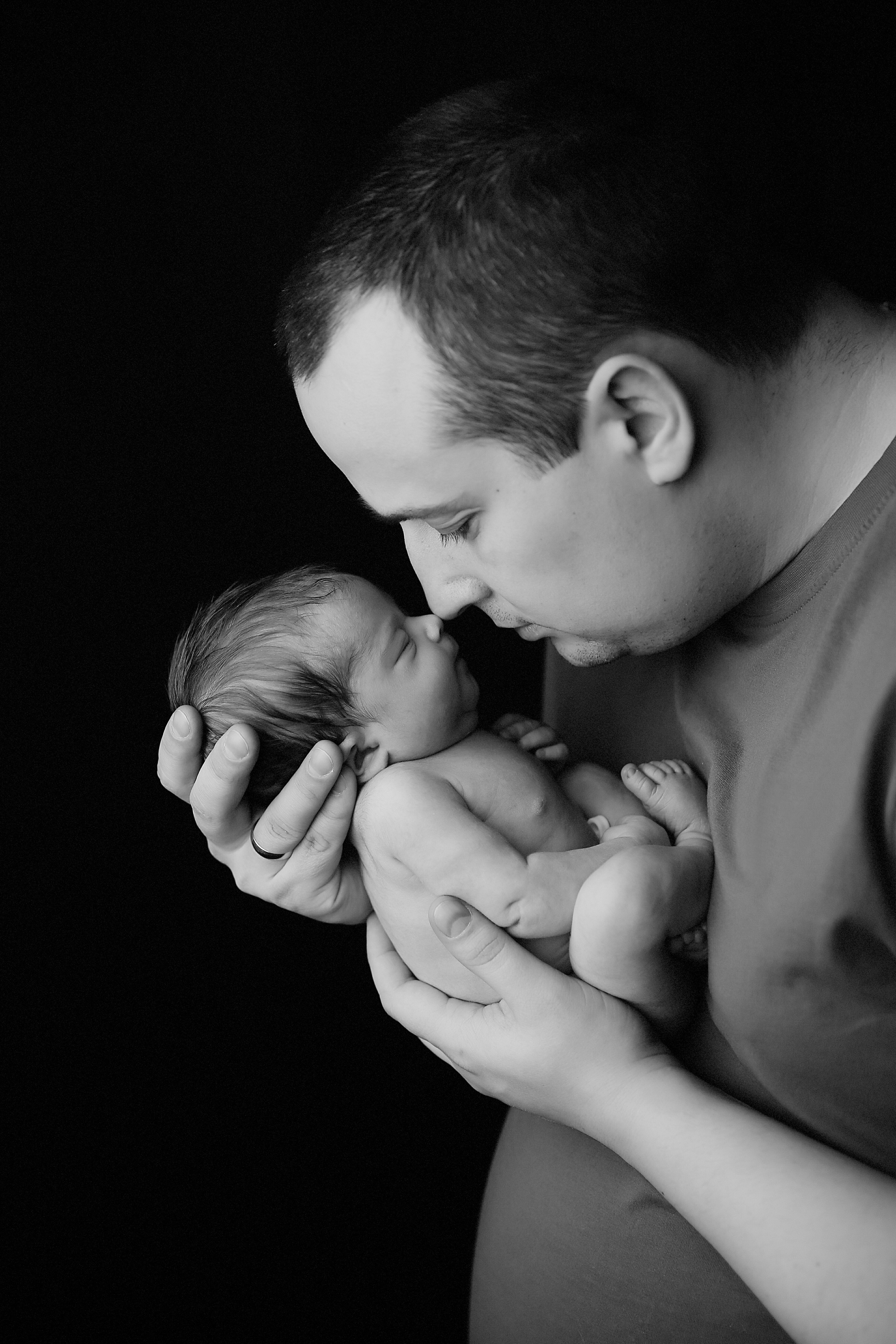 Newborn ЧБ. Фотограф новорожденных. Семейный и детский фотограф в городе Сургуте