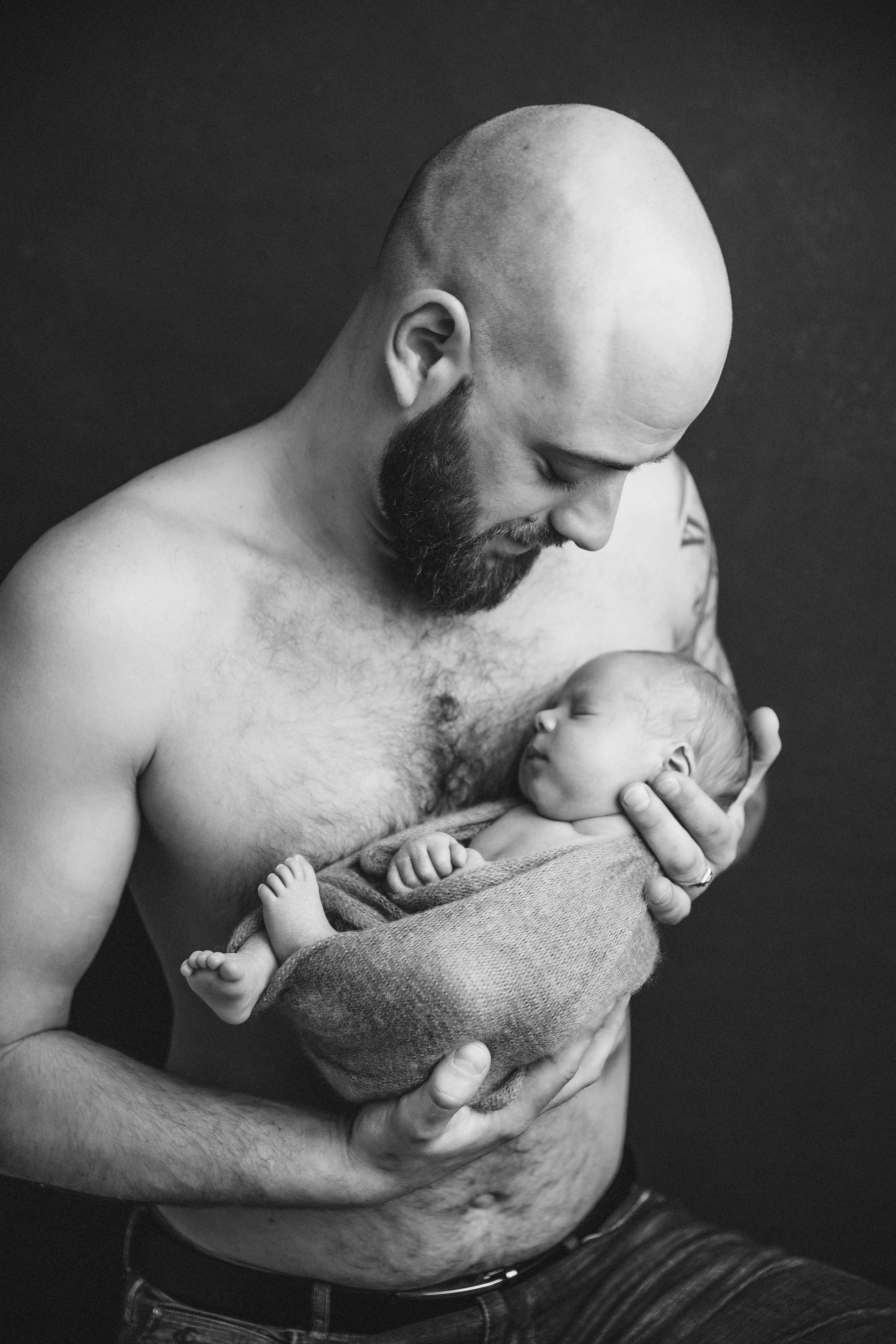 Newborn ЧБ. Фотограф новорожденных. Семейный и детский фотограф в городе Сургуте