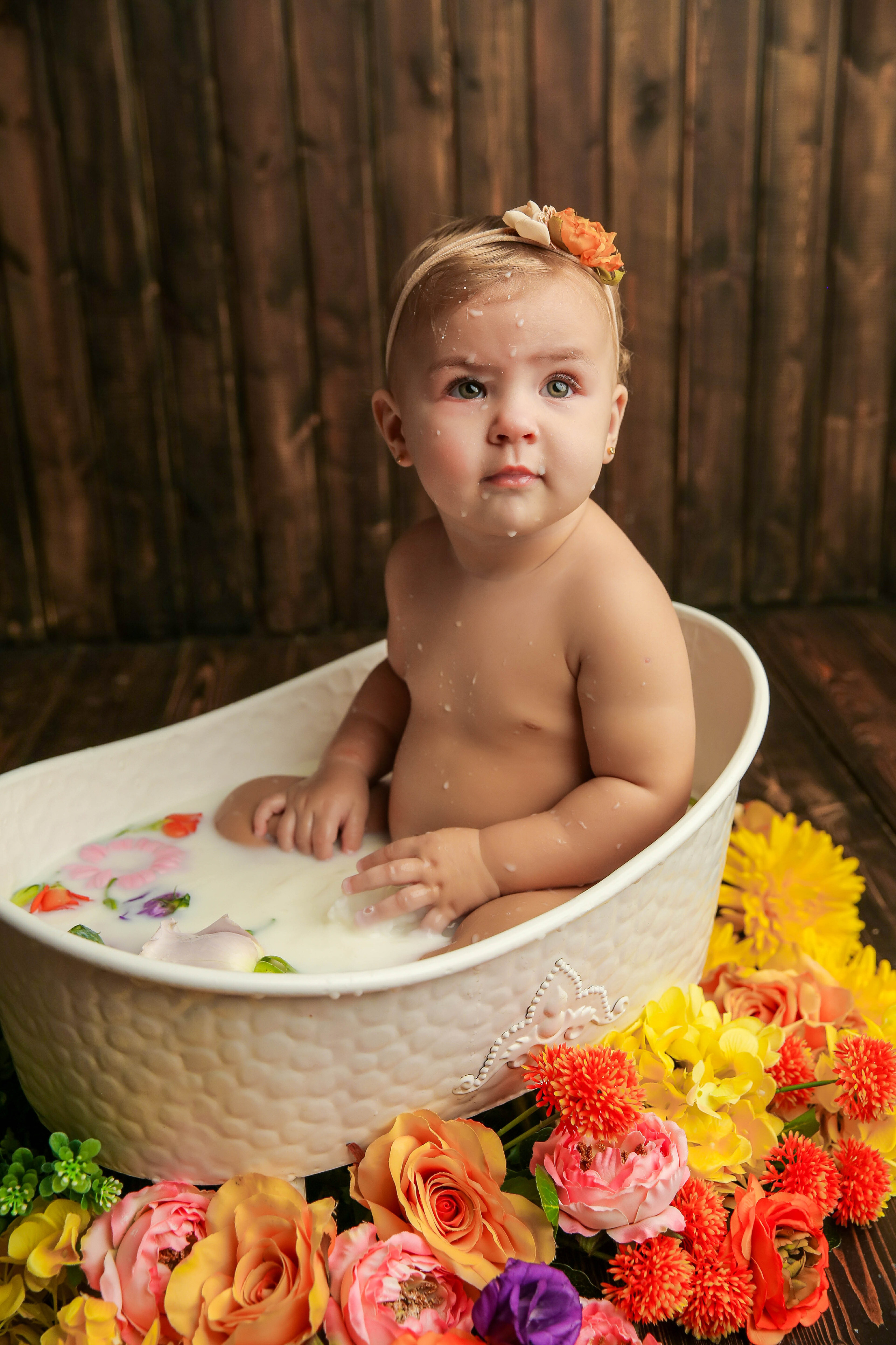 Ванночка девочки. Фотограф новорожденных. Семейный и детский фотограф в городе Сургуте