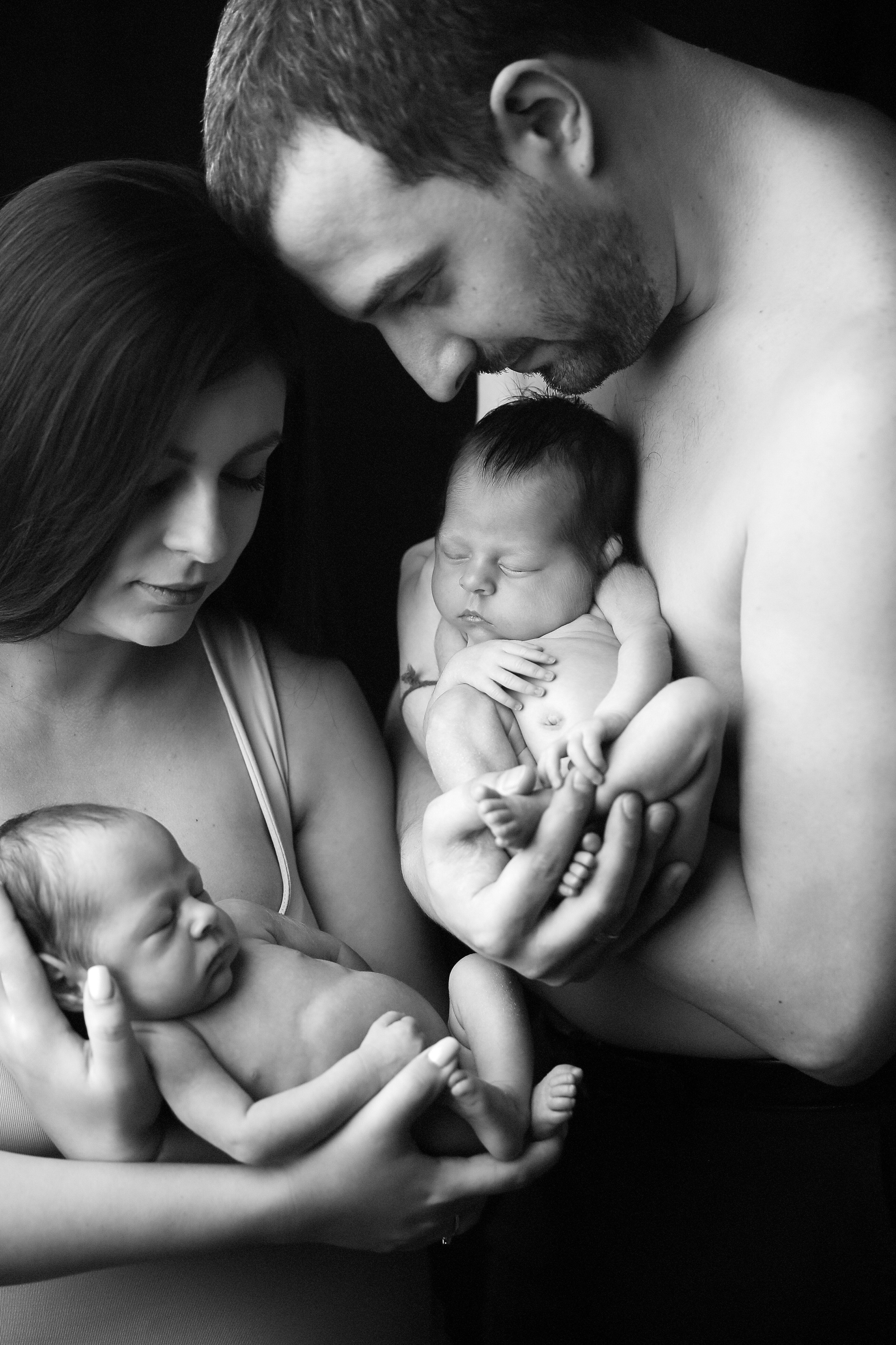 Newborn ЧБ. Фотограф новорожденных. Семейный и детский фотограф в городе Сургуте