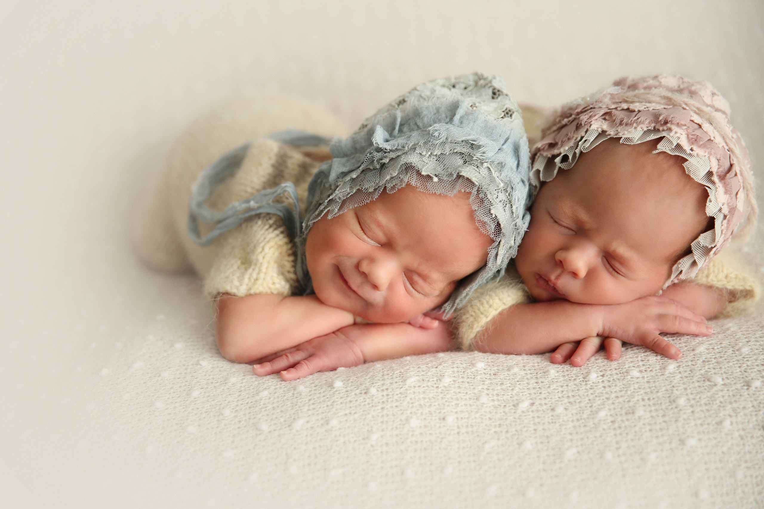 Newborm начало. Фотограф новорожденных. Семейный и детский фотограф в городе Сургуте