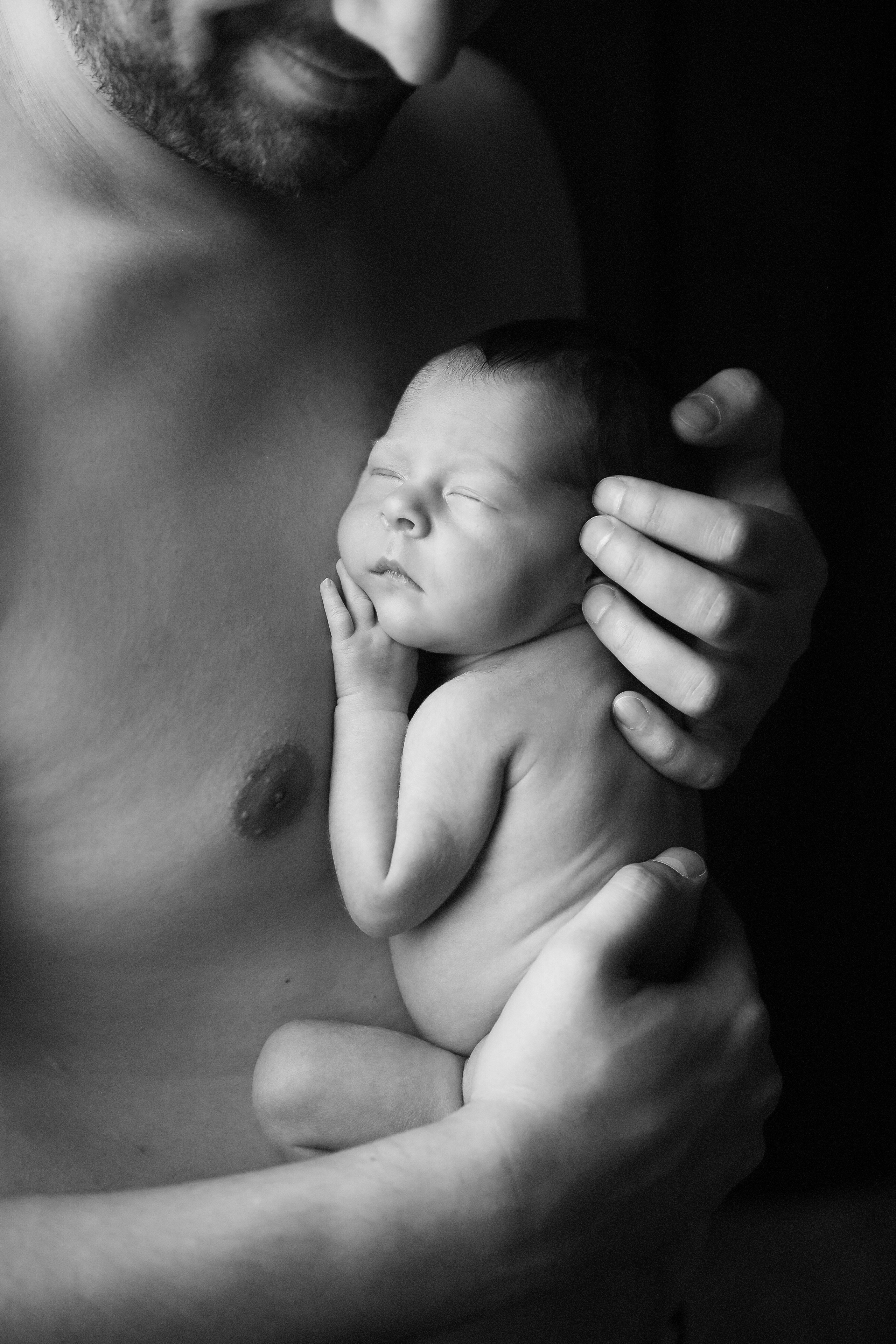 Newborn ЧБ. Фотограф новорожденных. Семейный и детский фотограф в городе Сургуте