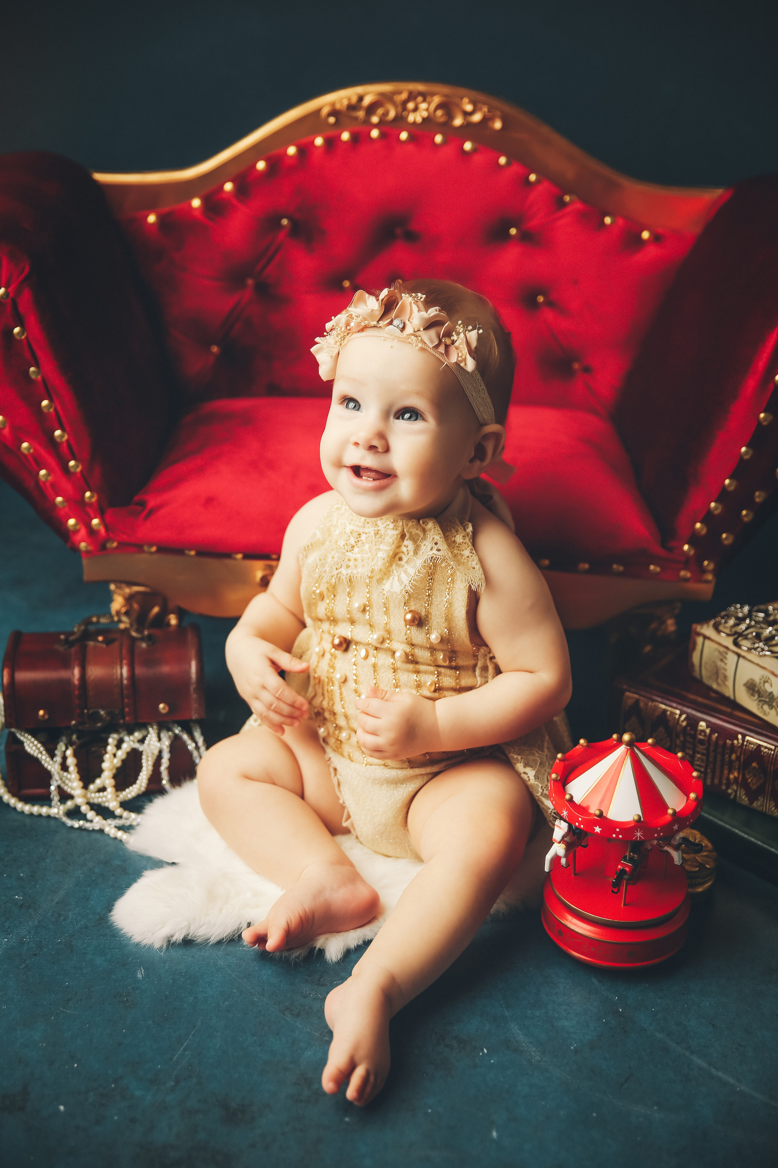 Эпоха Возрождения. Фотограф новорожденных. Семейный и детский фотограф в городе Сургуте